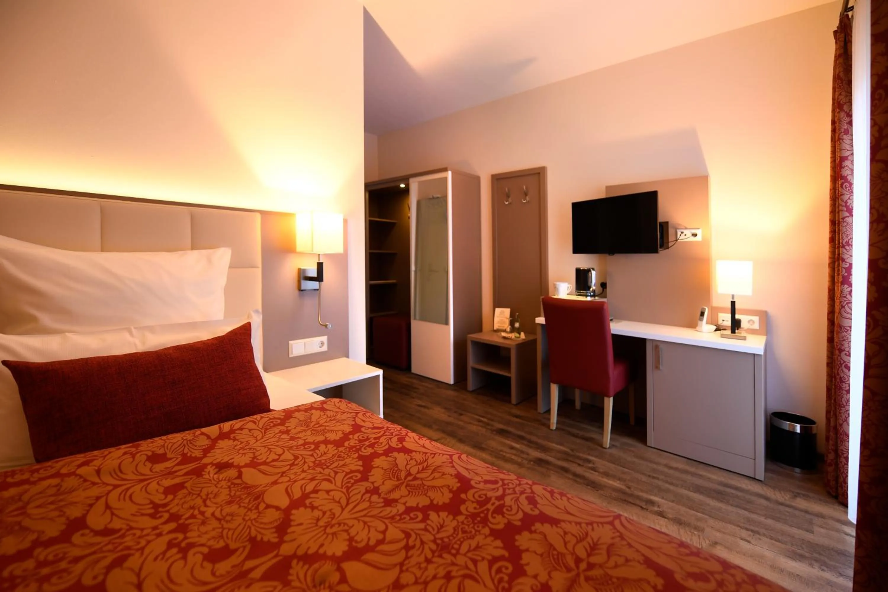 Photo of the whole room, Bed in Hotel Marktkieker