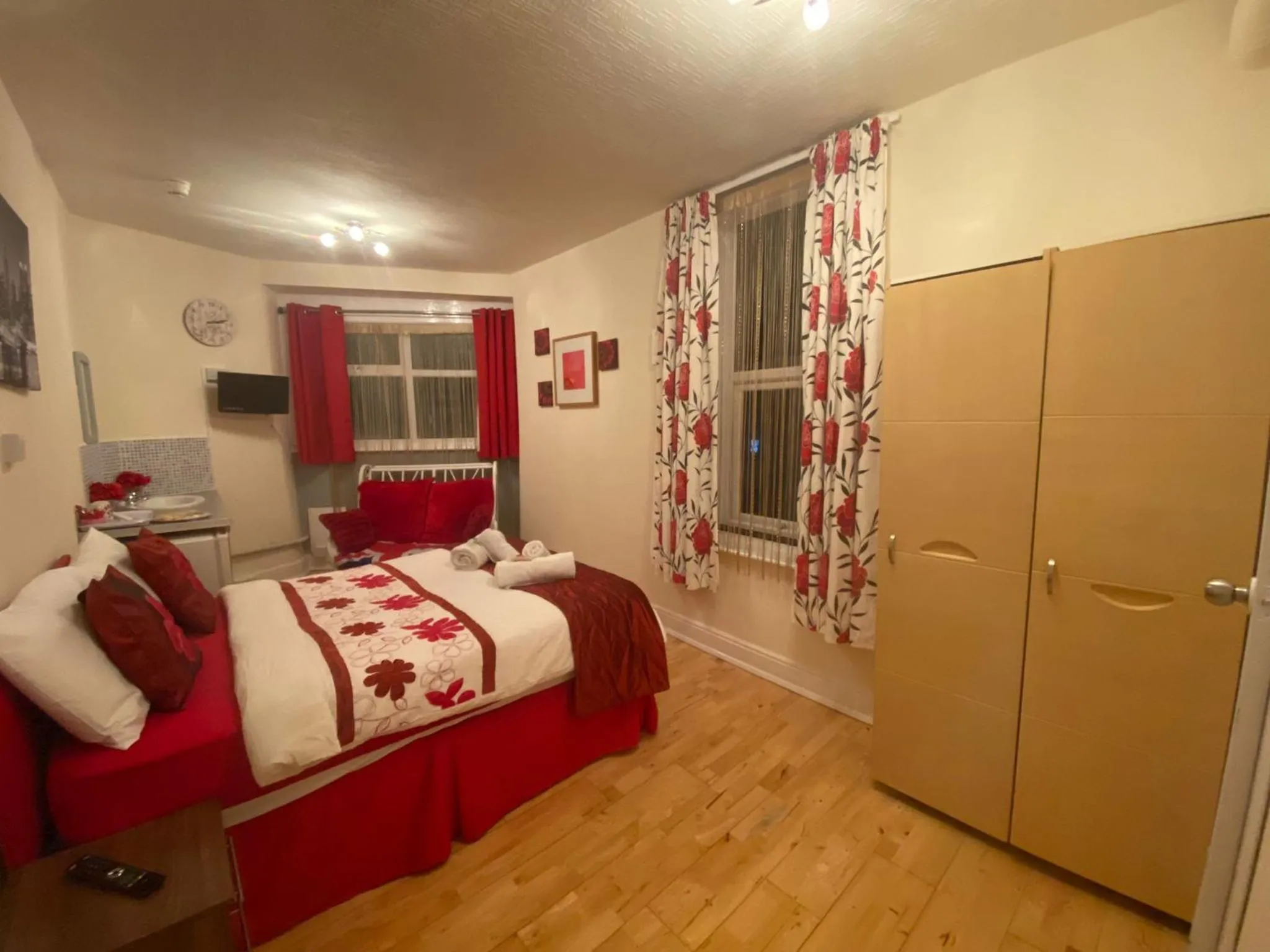 Photo of the whole room, Bed in Mellory hotel