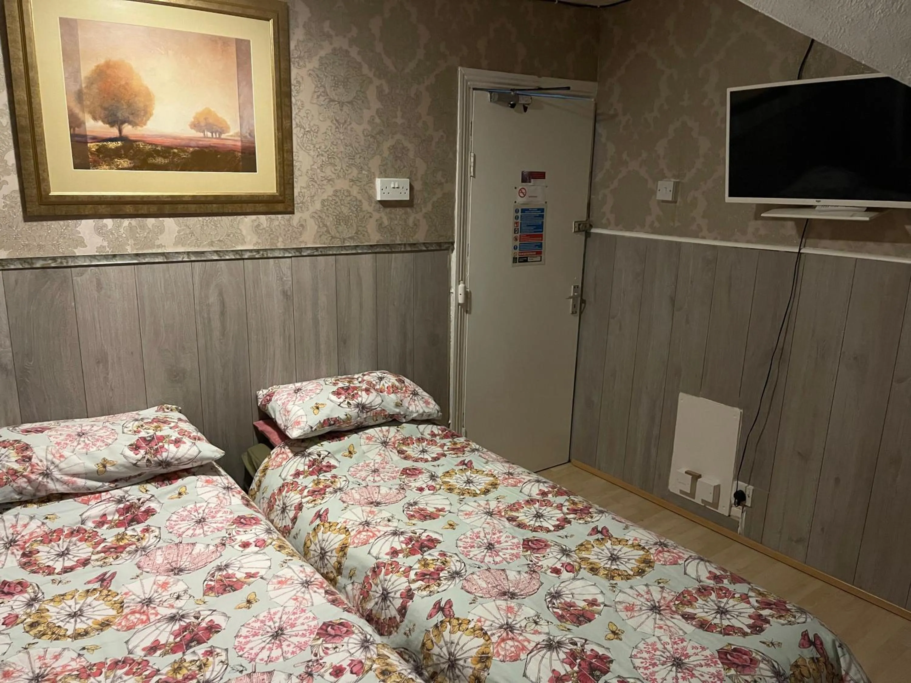 Photo of the whole room, Bed in Mellory hotel