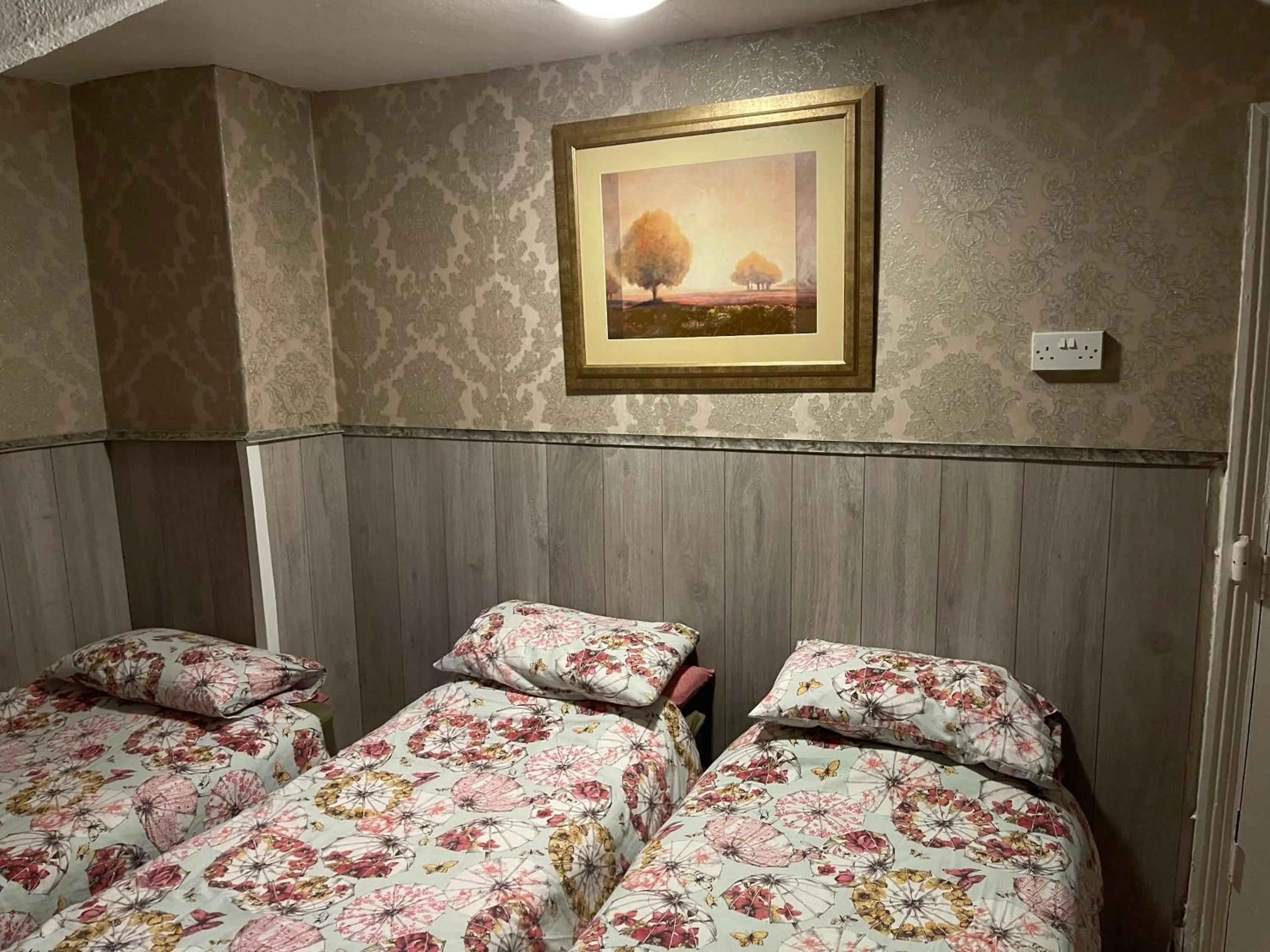 Photo of the whole room, Bed in Mellory hotel