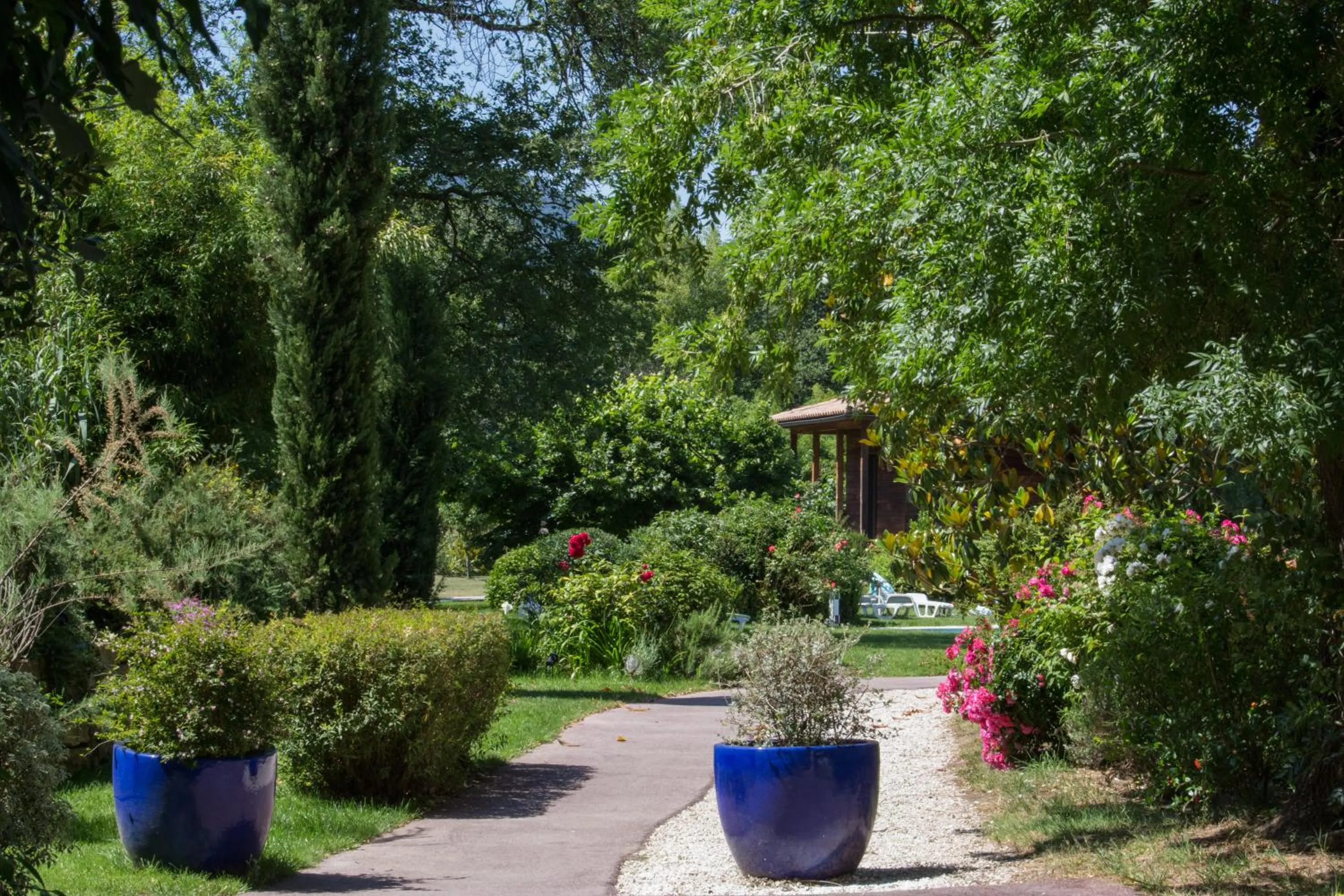 Garden in Hotel Le Verger Maelvi