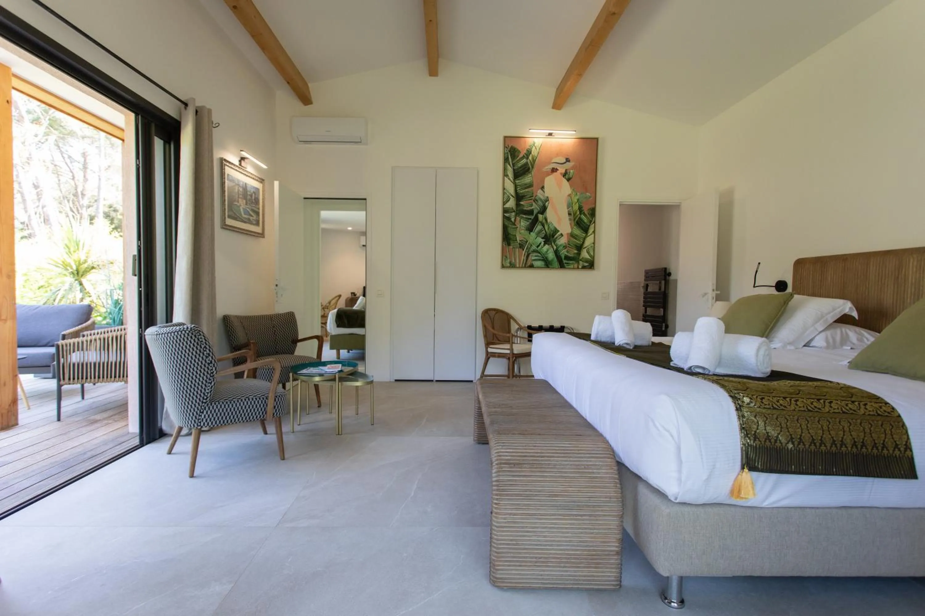 Bedroom, Bed in Hotel Le Verger Maelvi