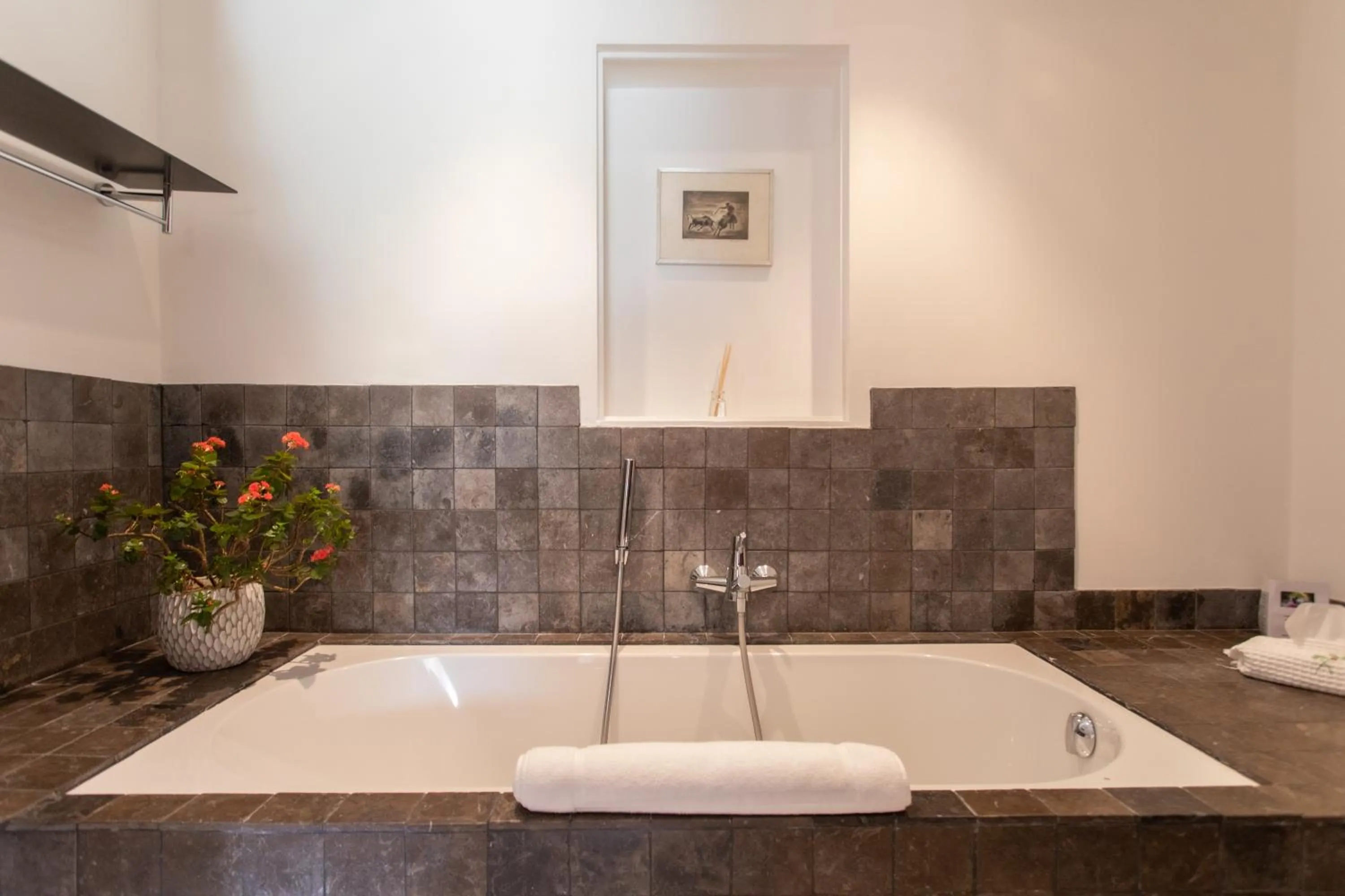 Bathroom in Hotel Le Verger Maelvi