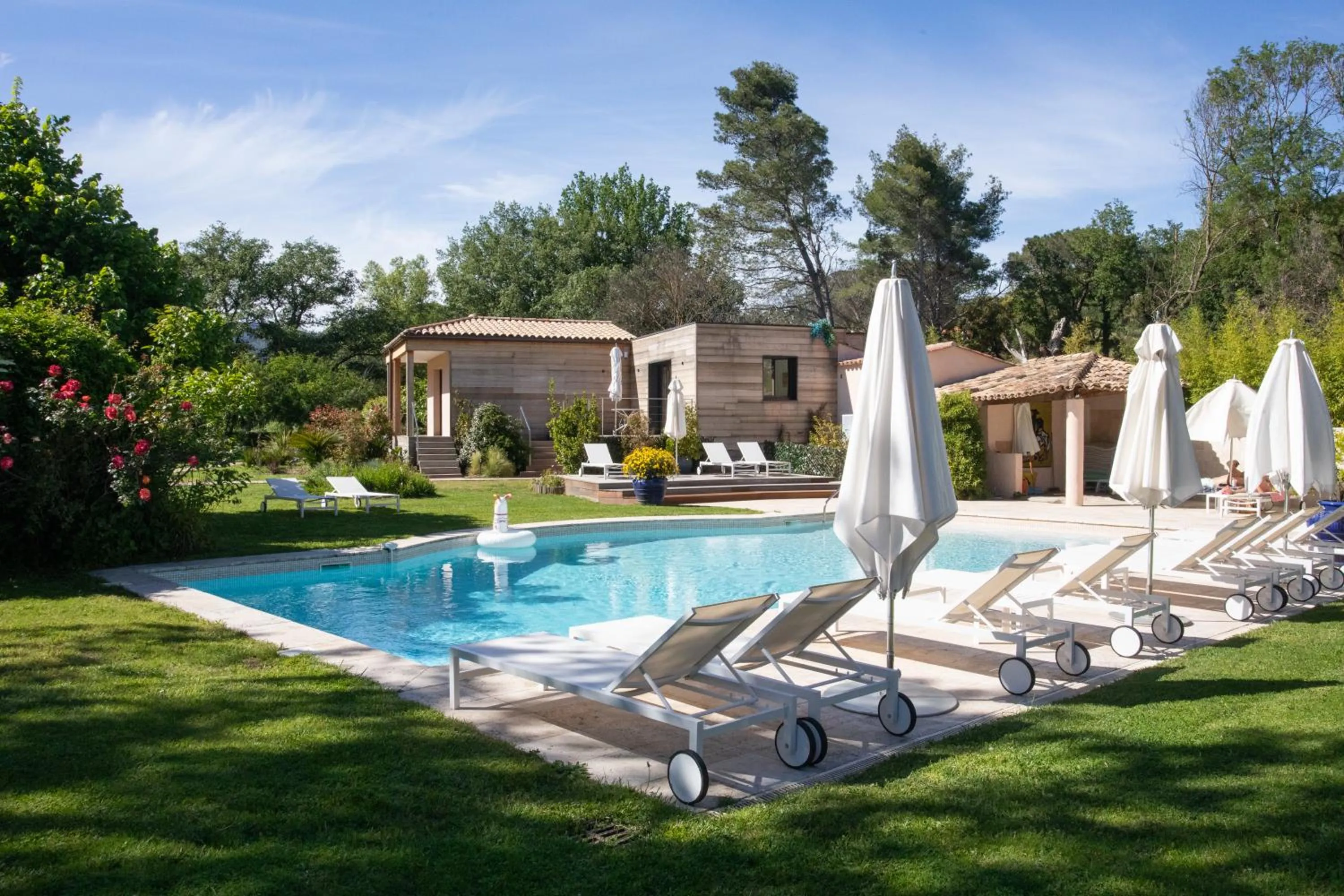 Property building in Hotel Le Verger Maelvi