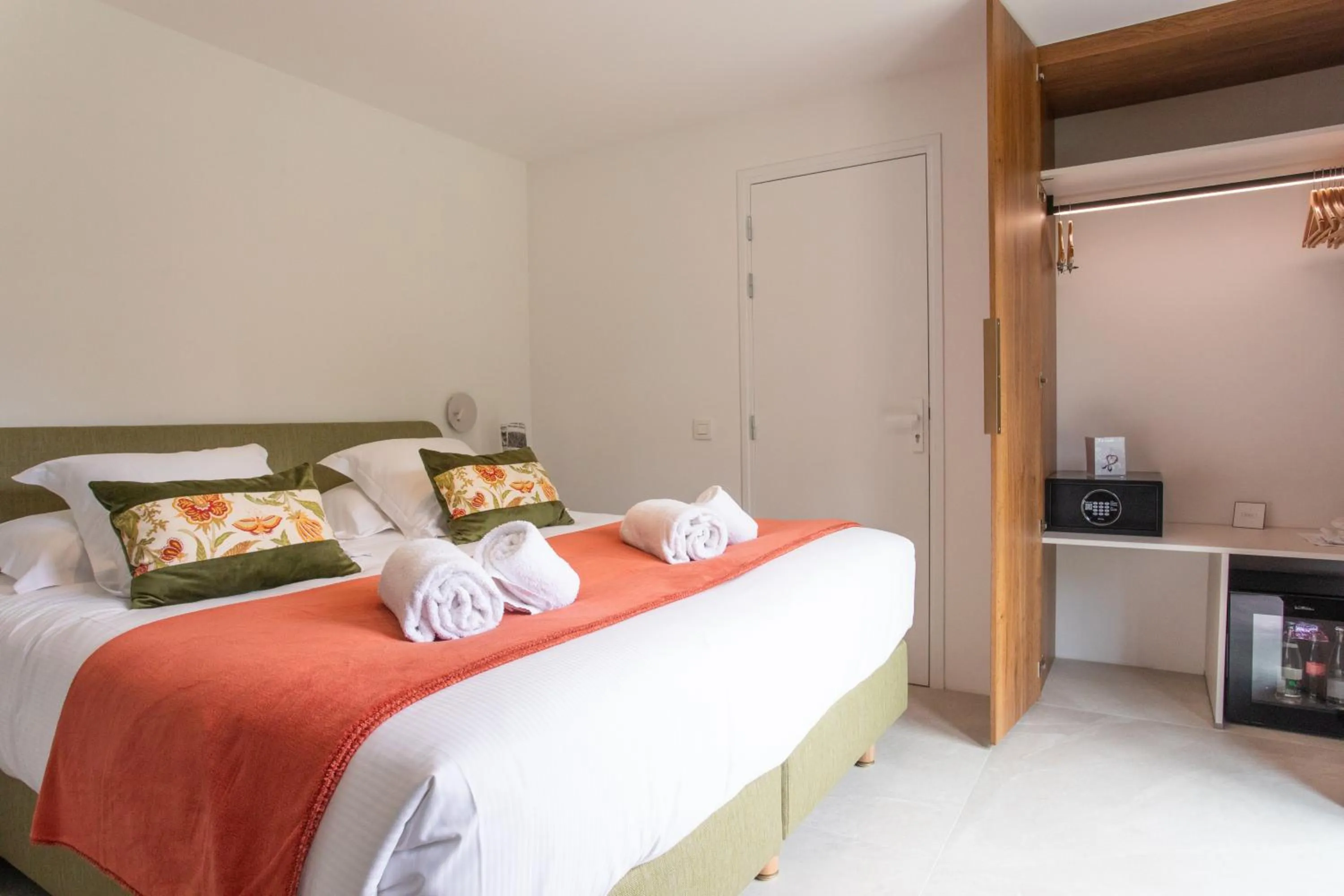 Bed in Hotel Le Verger Maelvi