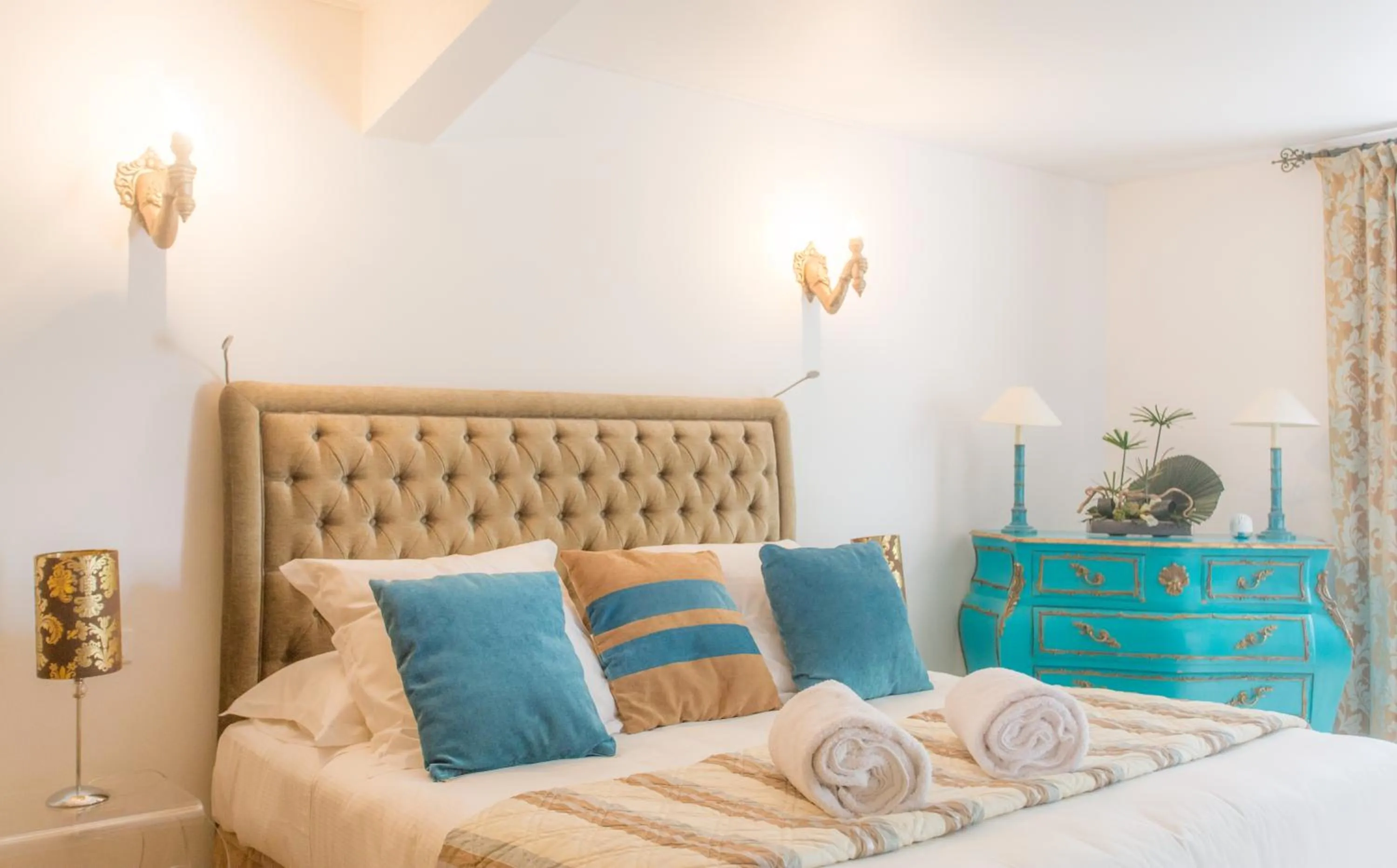 Photo of the whole room, Bed in Hotel Le Verger Maelvi