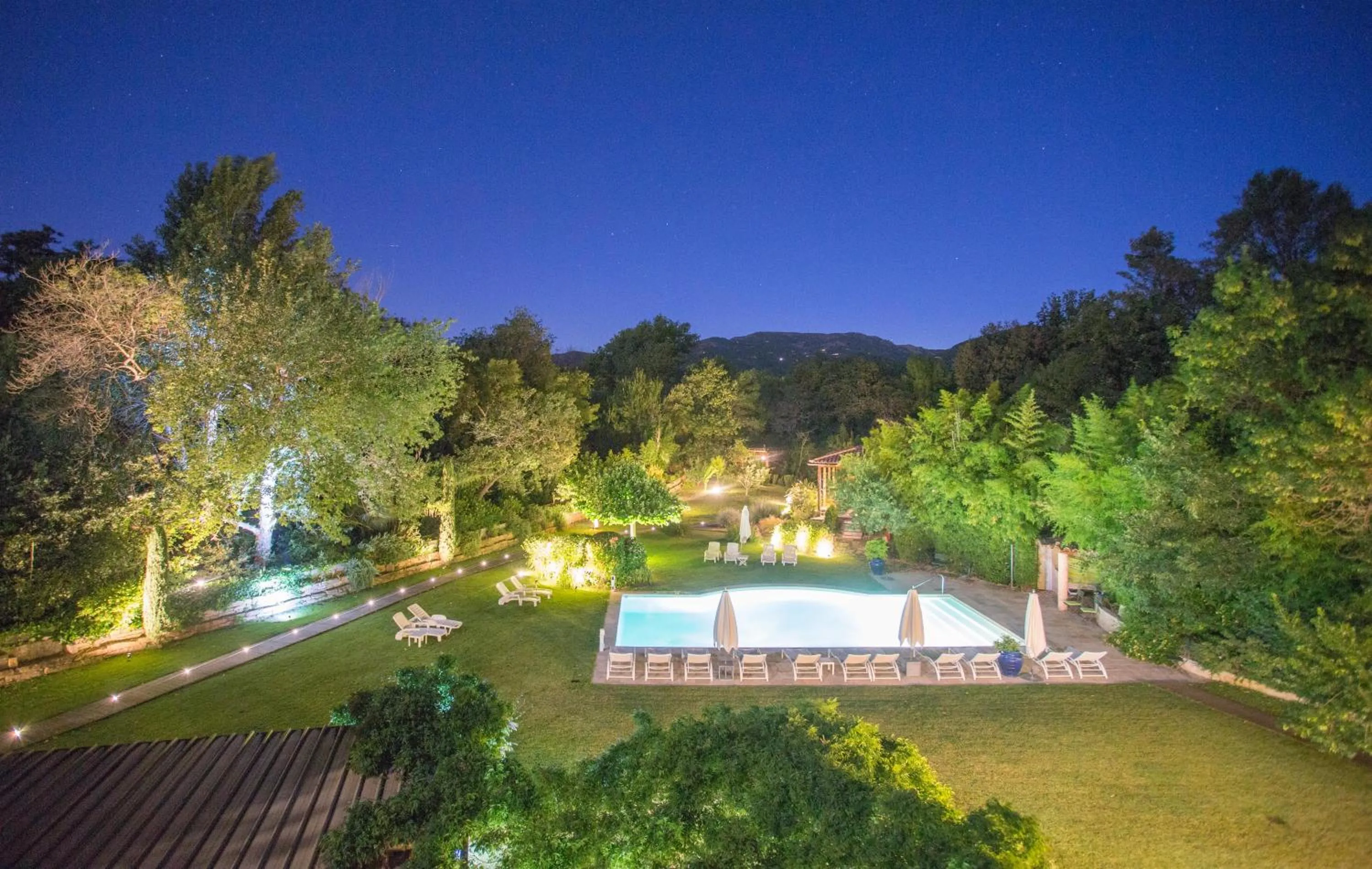 Garden in Hotel Le Verger Maelvi