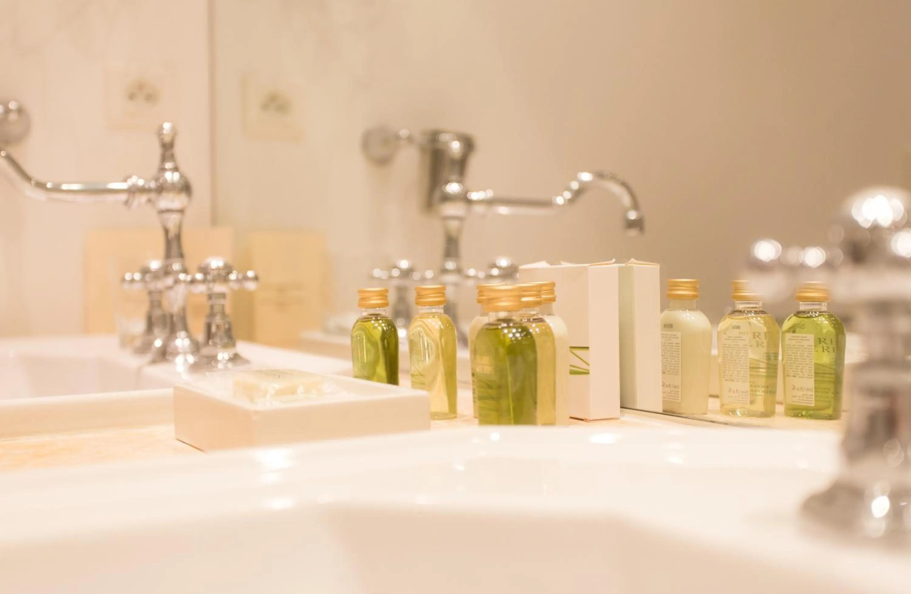 Bathroom in Hotel Le Verger Maelvi