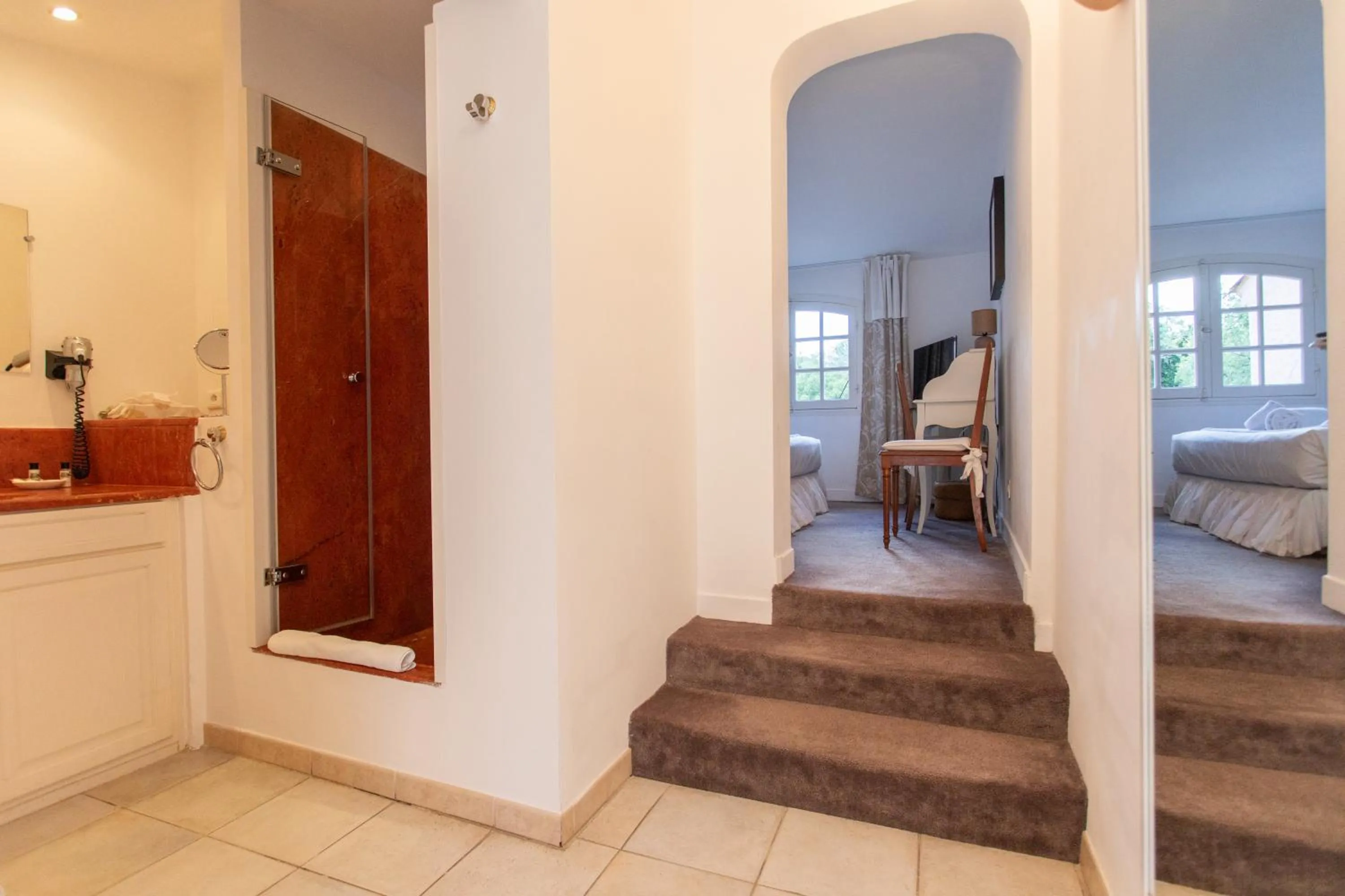 Shower, Bed in Hotel Le Verger Maelvi