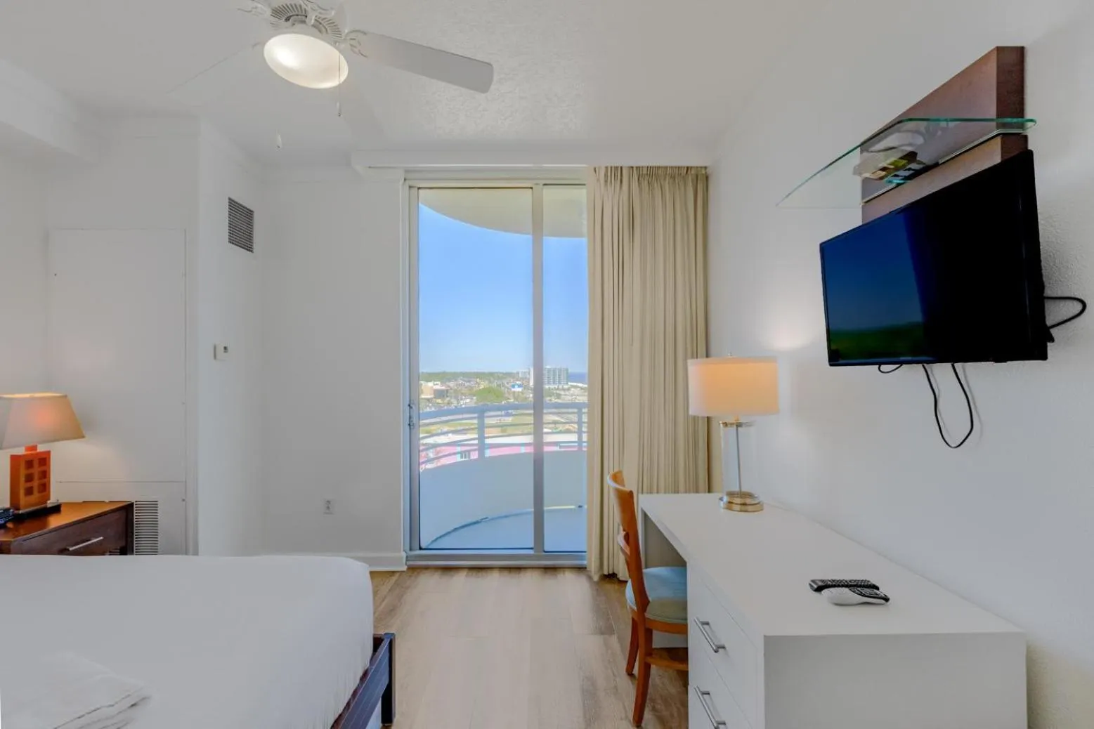 Bed in Ocean Club 607