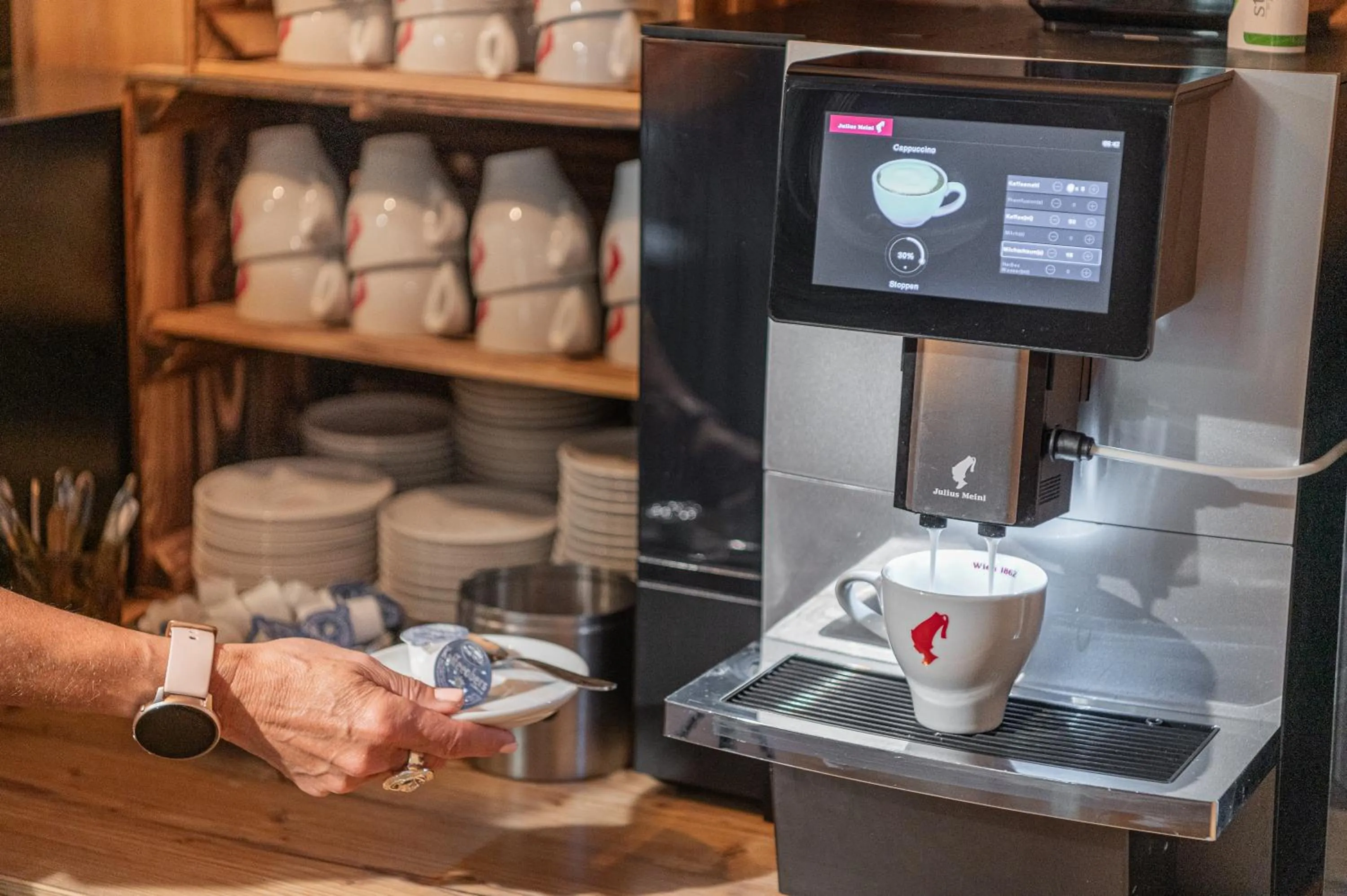 Breakfast in AlpenParks Montana Apartments