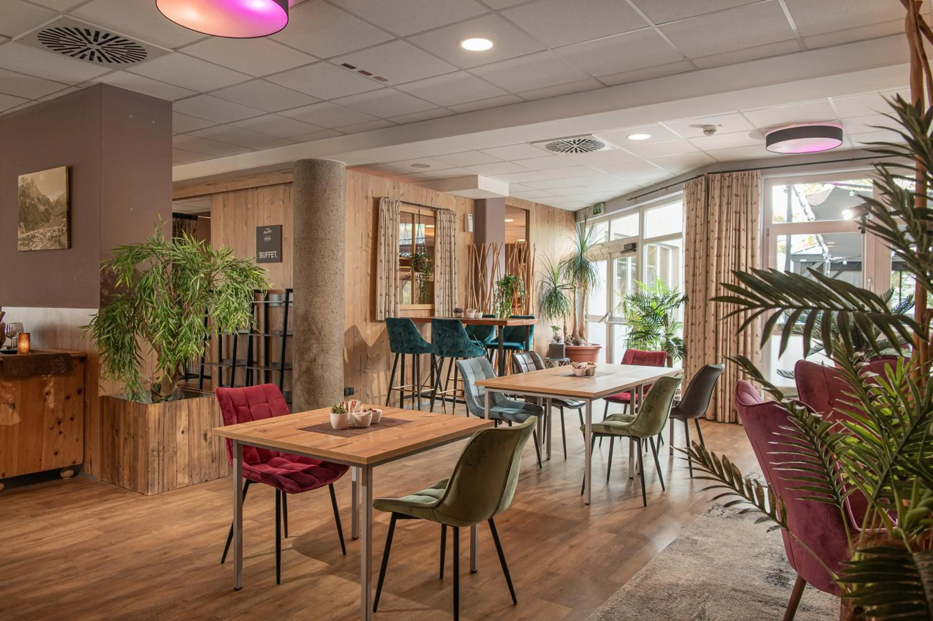 Breakfast in AlpenParks Montana Apartments