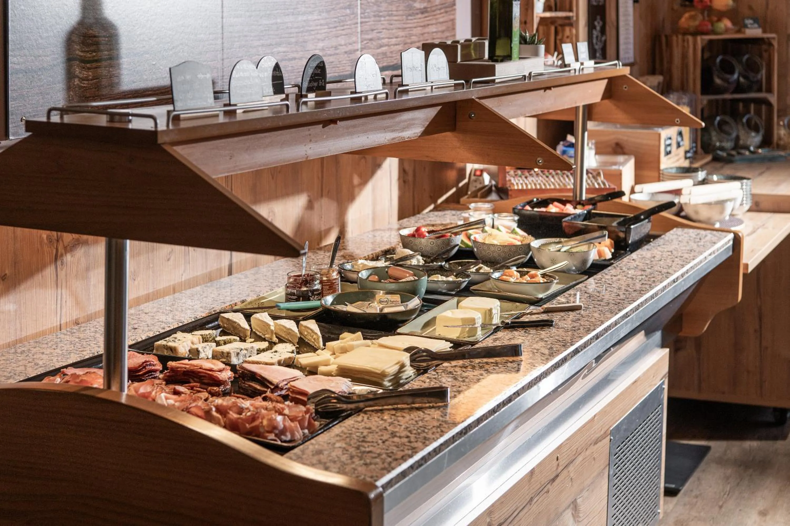 Food and drinks in AlpenParks Montana Apartments