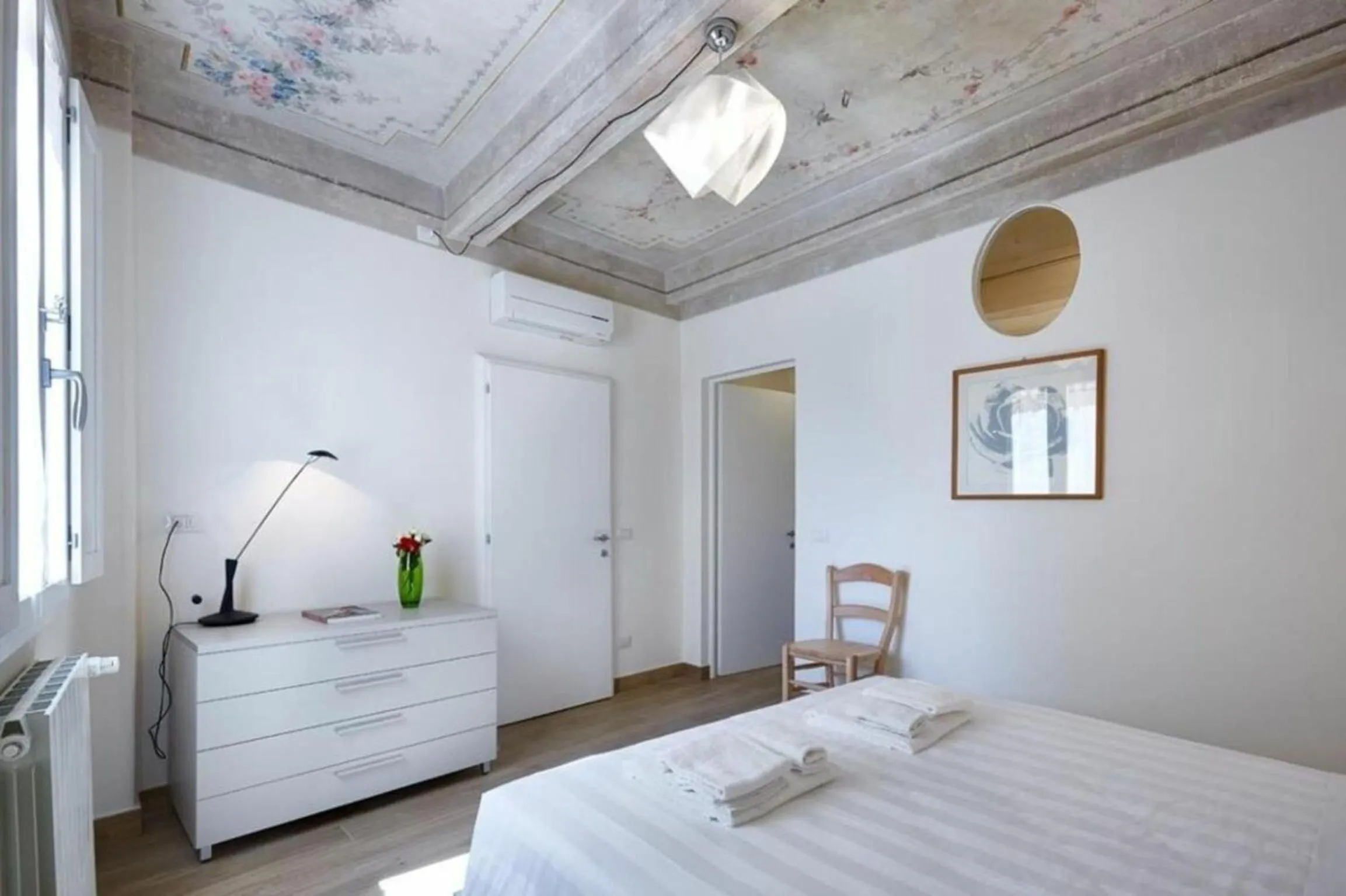 Bedroom, Bed in Giulia e Valentina by Halldis