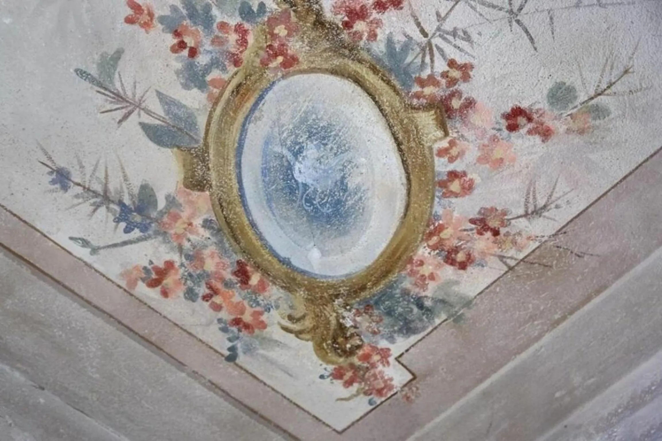 Decorative detail in Giulia e Valentina by Halldis