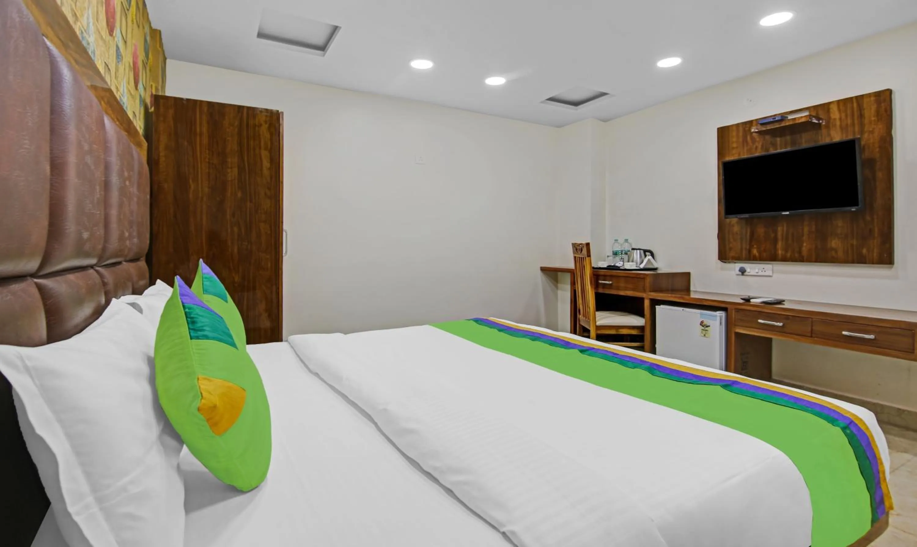 Bed in Treebo Mona Grand