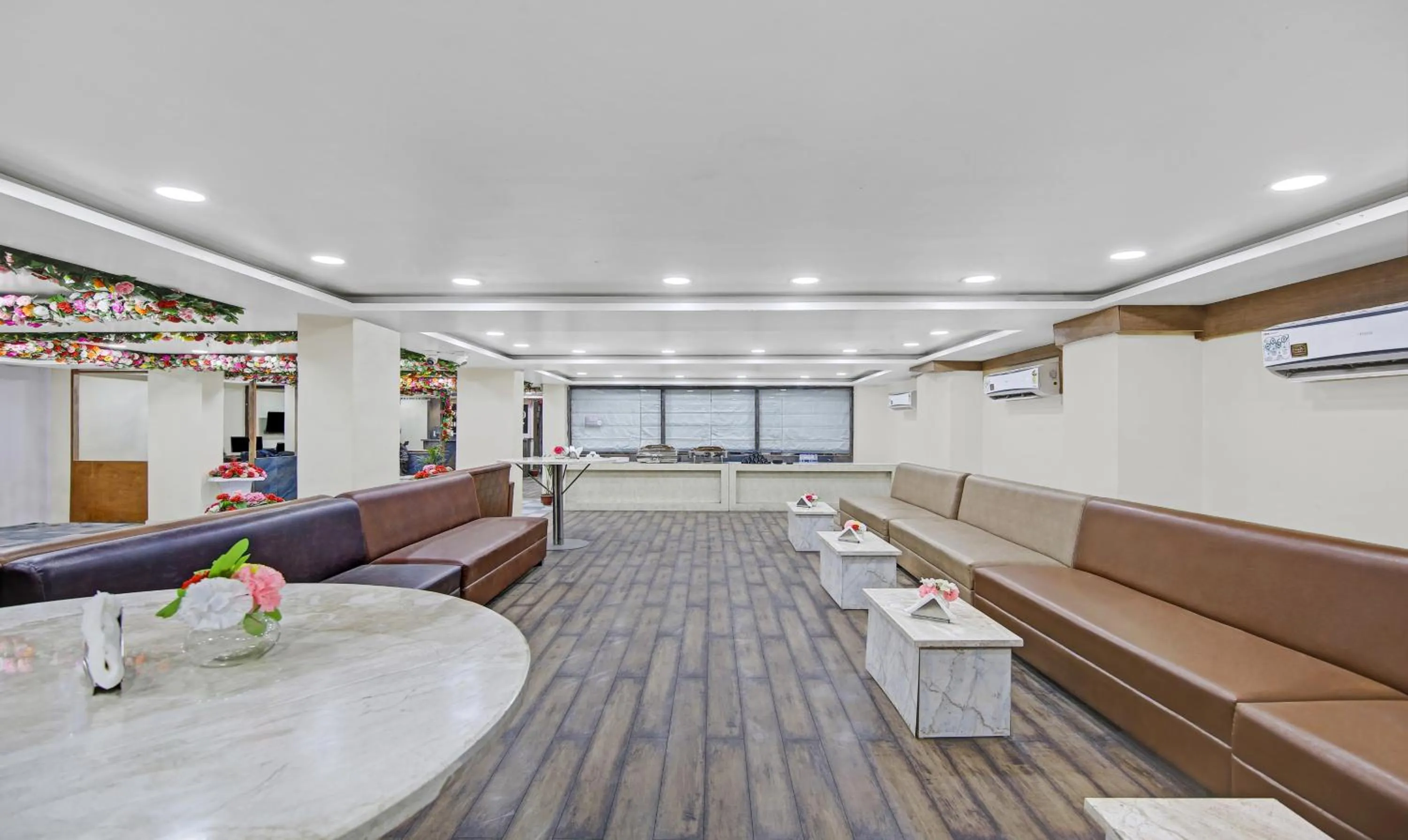 Seating area in Treebo Mona Grand