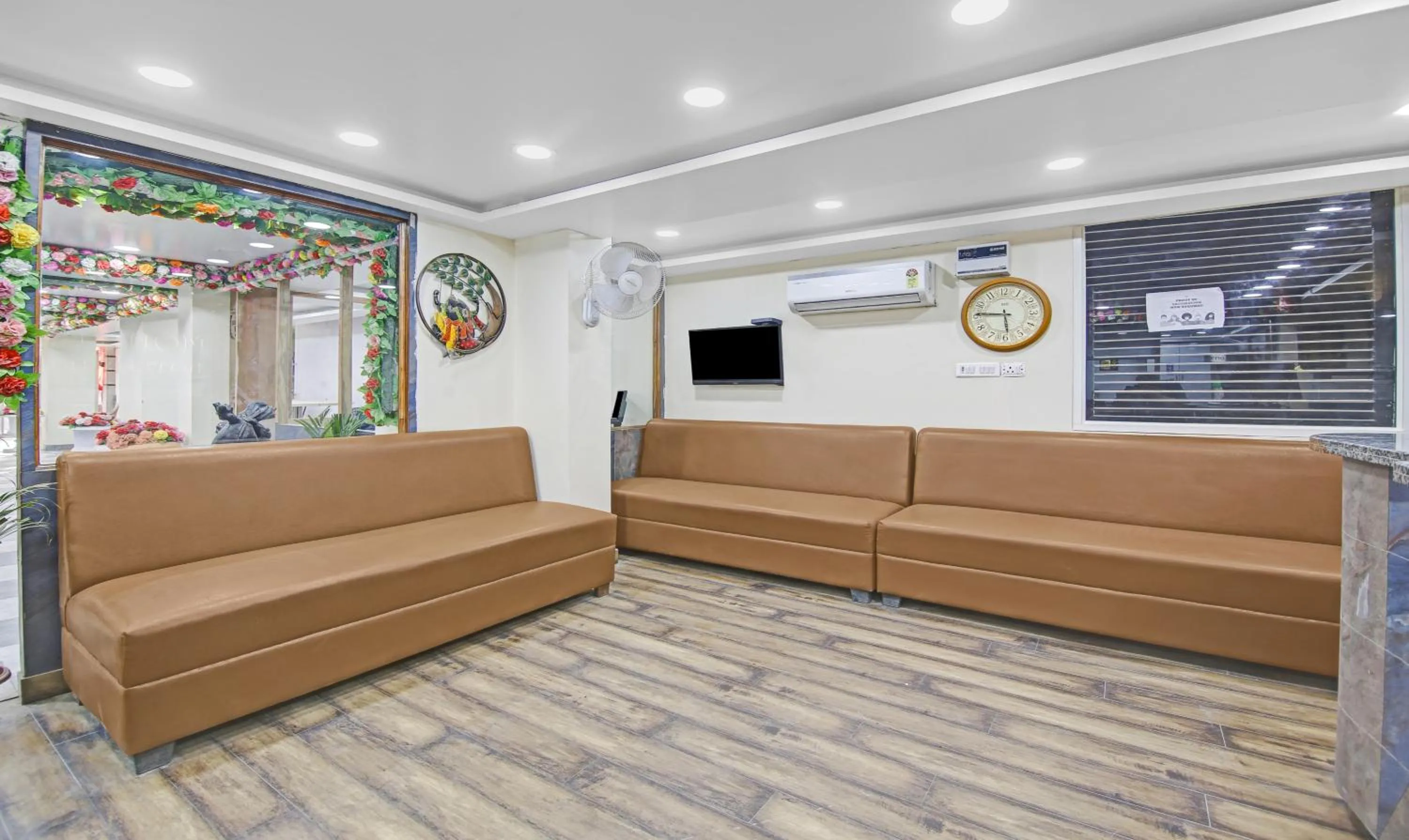 Seating area in Treebo Mona Grand