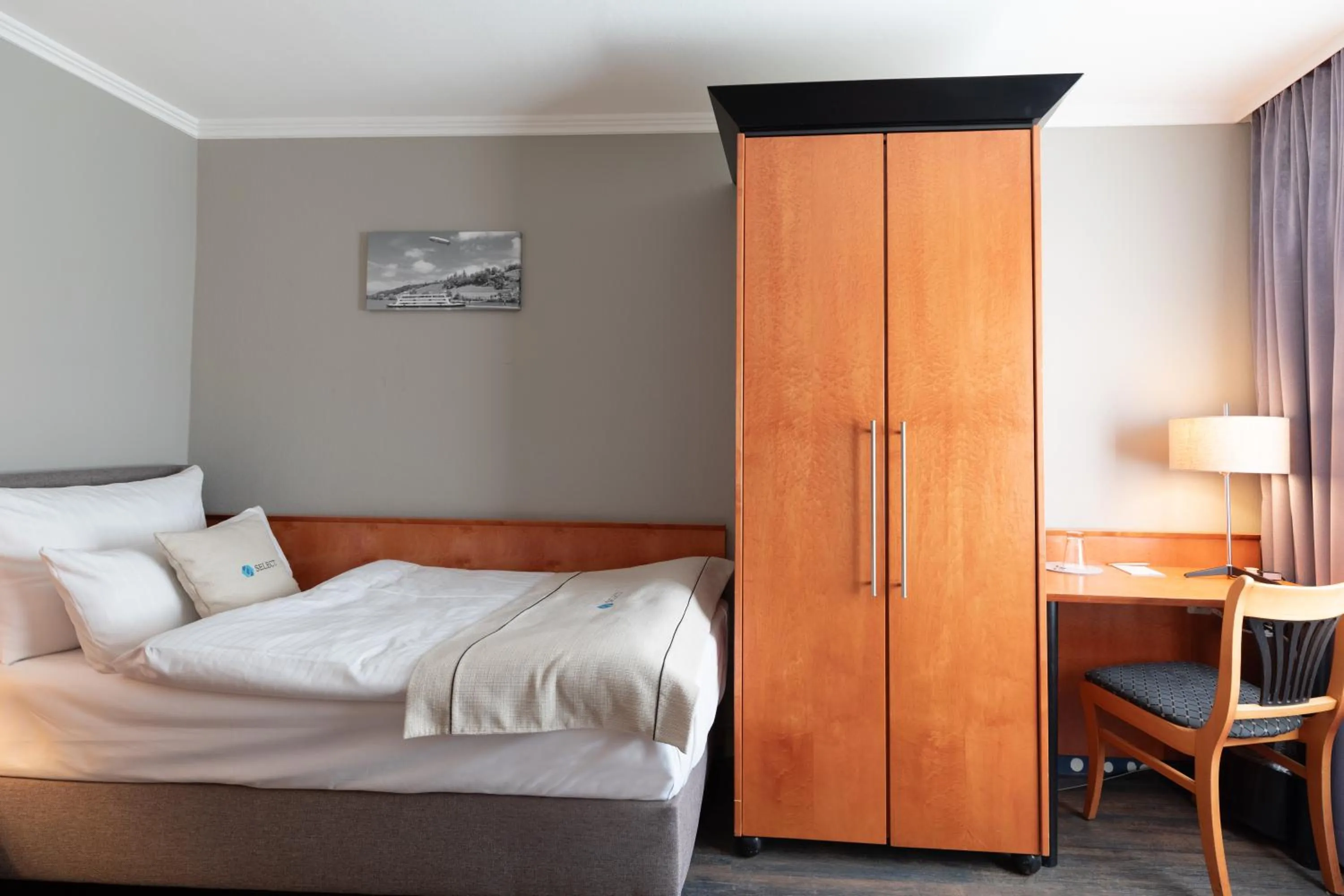 Bed in Select Hotel Friedrichshafen