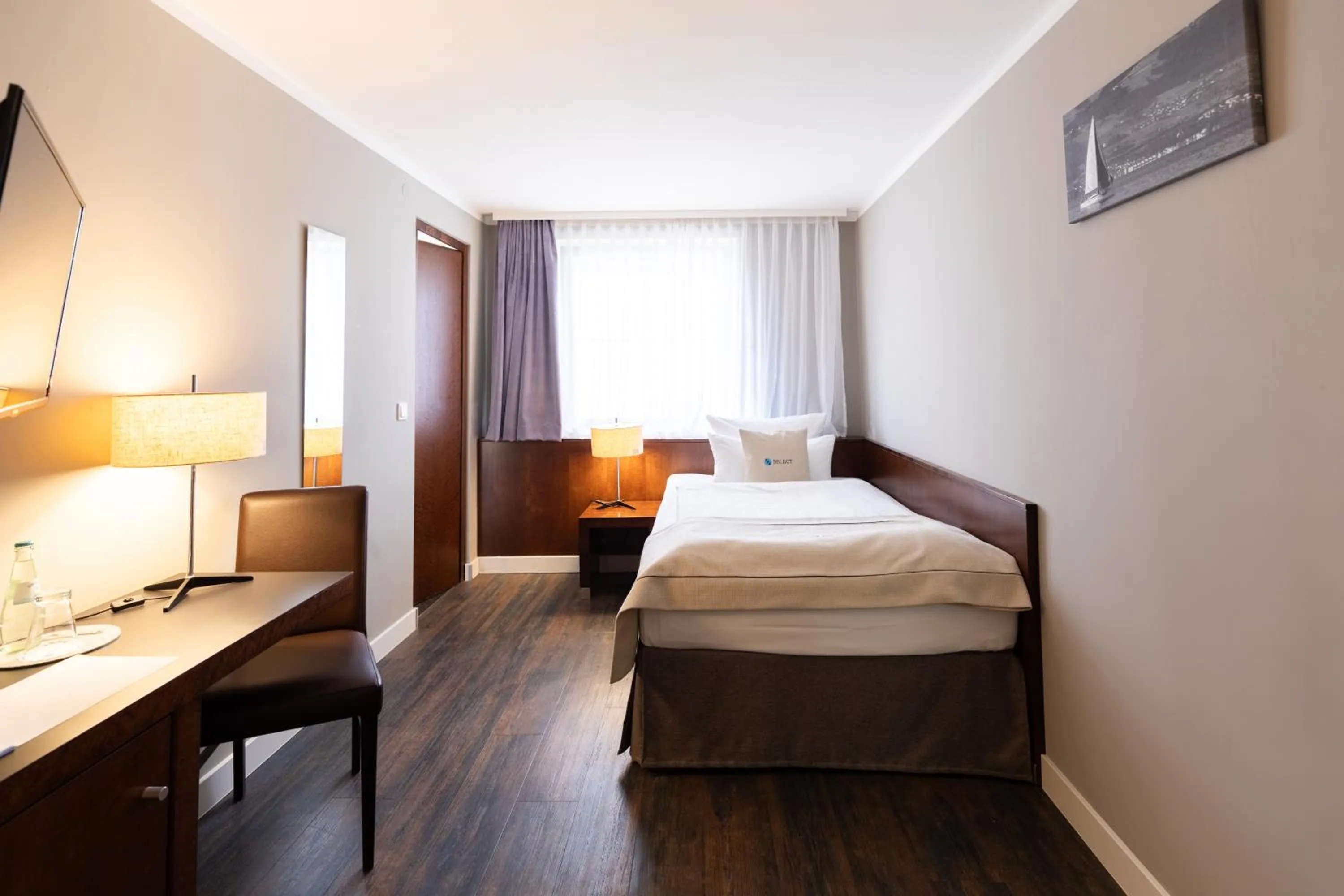 Communal lounge/ TV room, Bed in Select Hotel Friedrichshafen