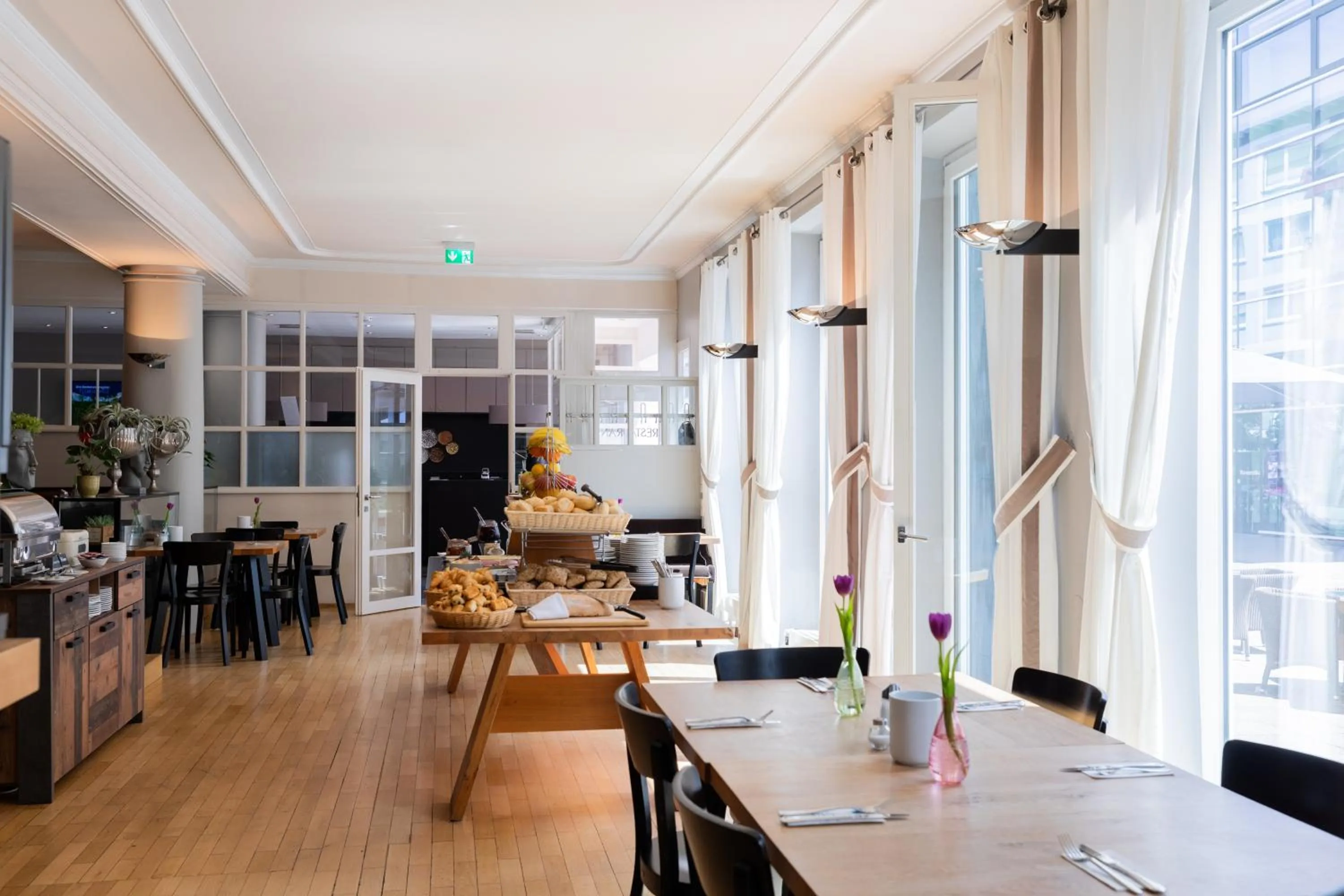 Breakfast in Select Hotel Friedrichshafen