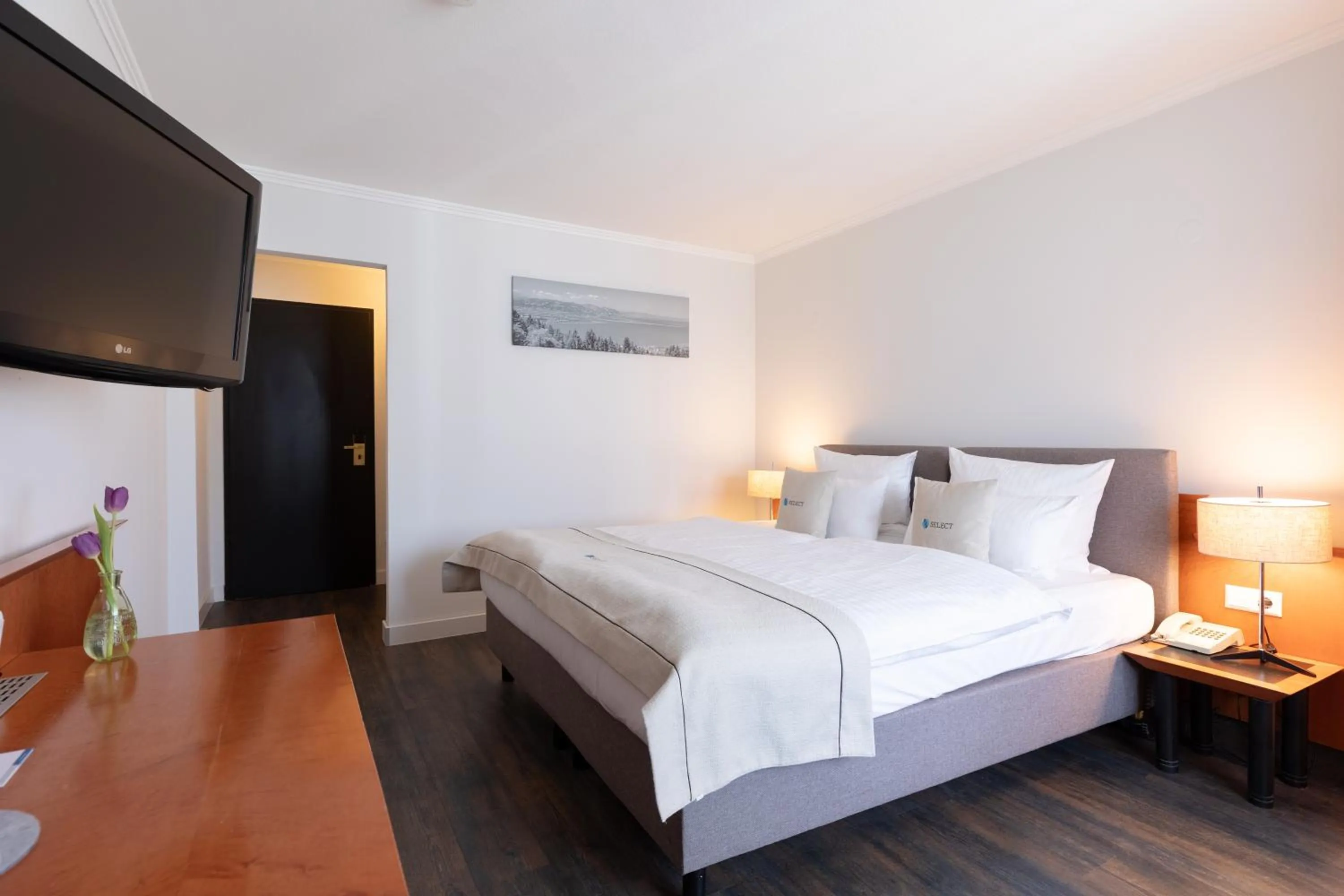 Bed in Select Hotel Friedrichshafen