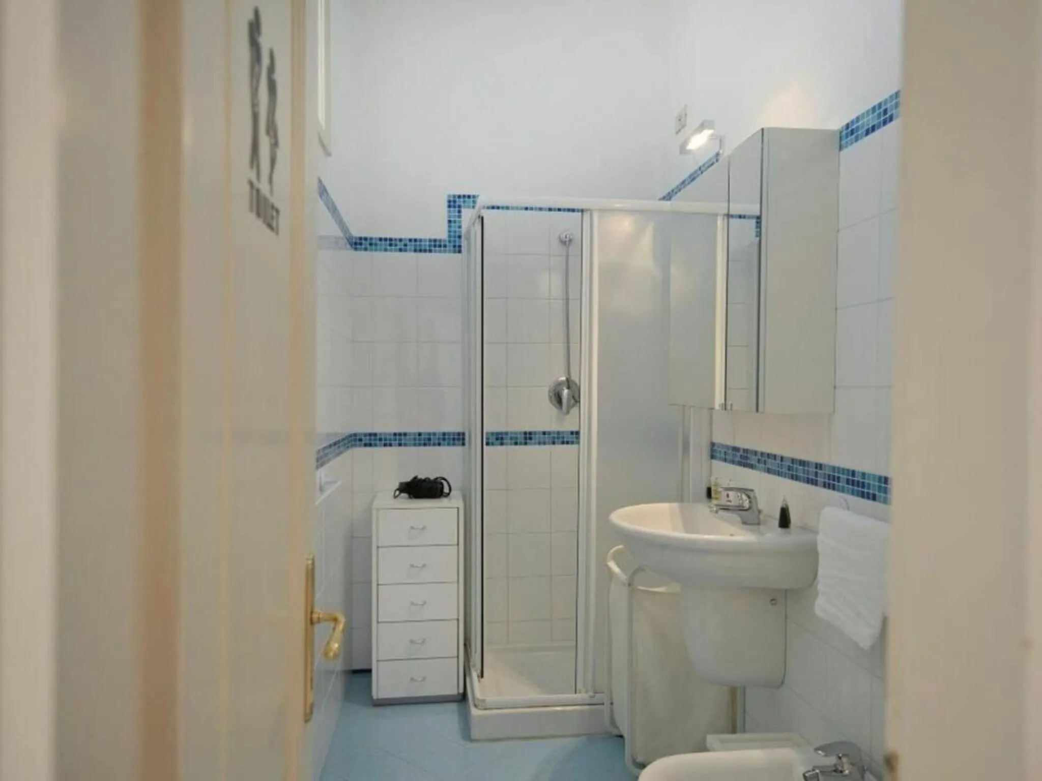 Bathroom in Piero Della Francesca by Halldis