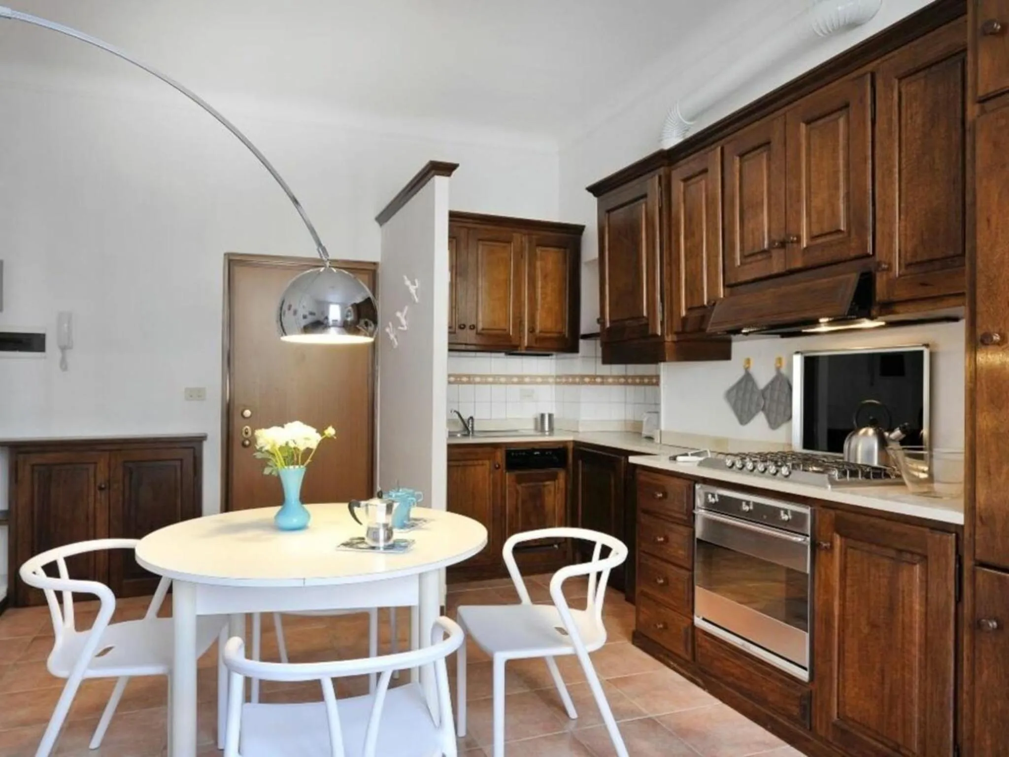Kitchen or kitchenette in Piero Della Francesca by Halldis