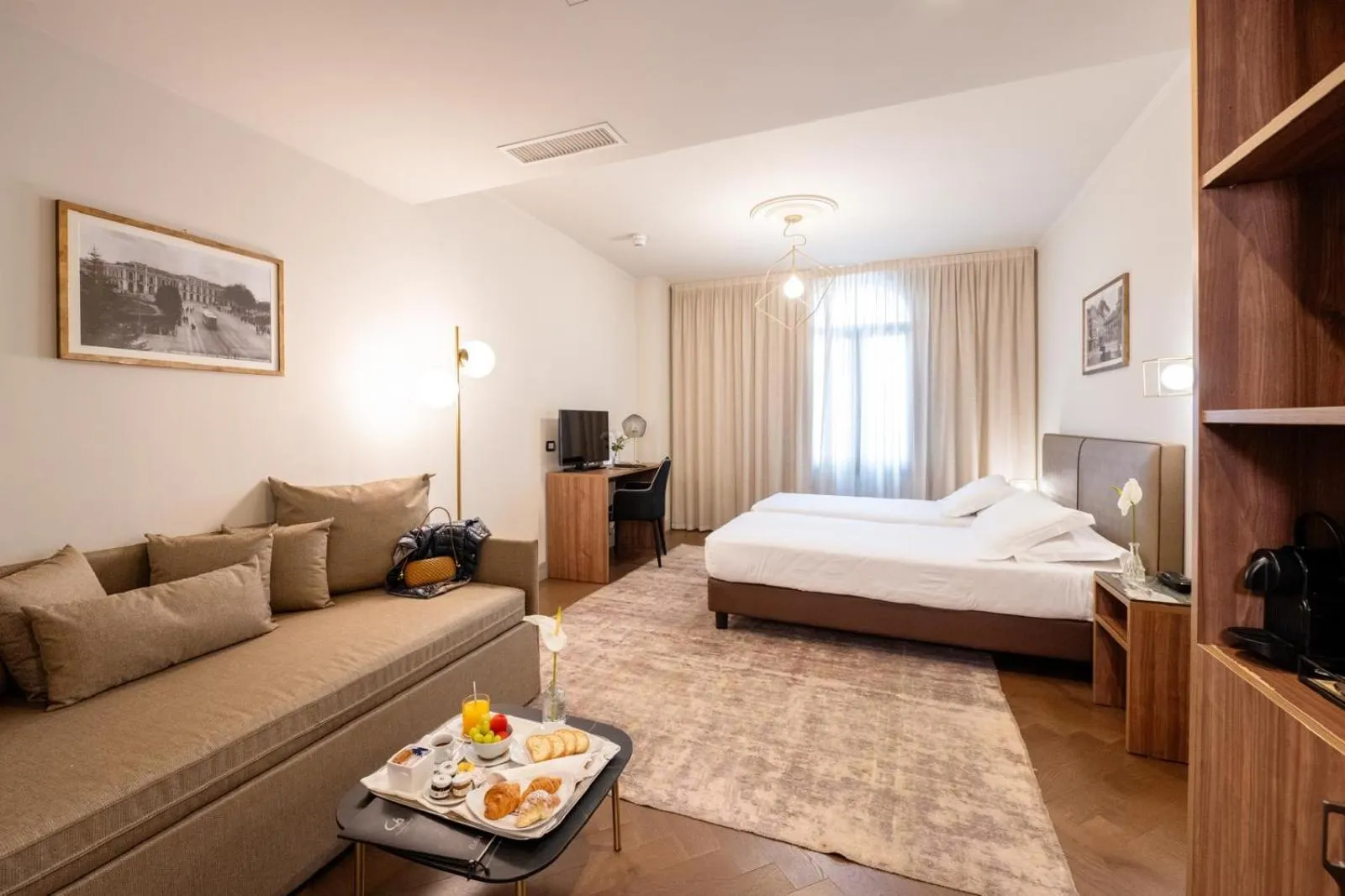 Photo of the whole room, Bed in Porta Altinia Suites