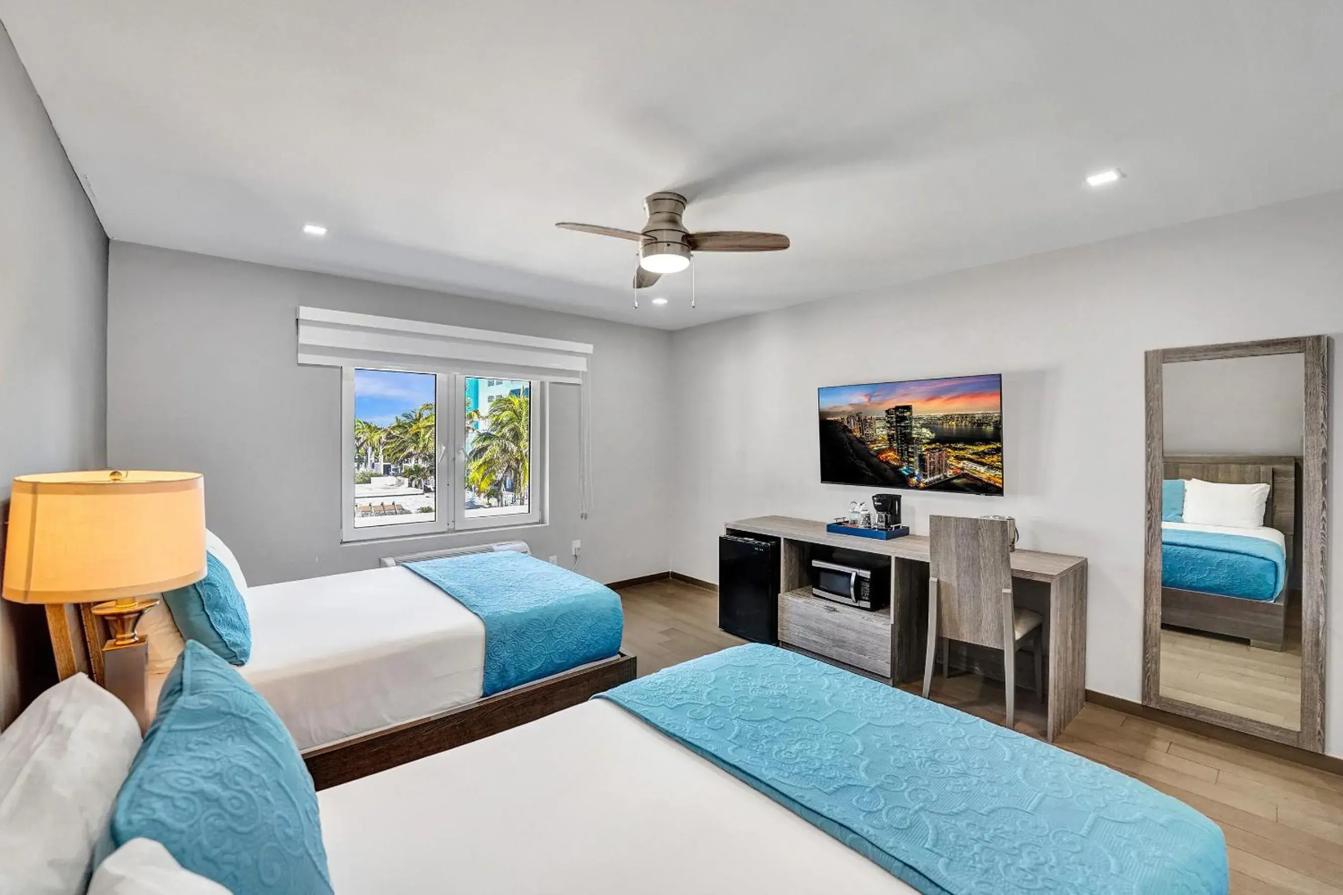 City View Room with Two Double Beds in Hotel Sheldon City View Room with Two Double Beds in Hotel Sheldon