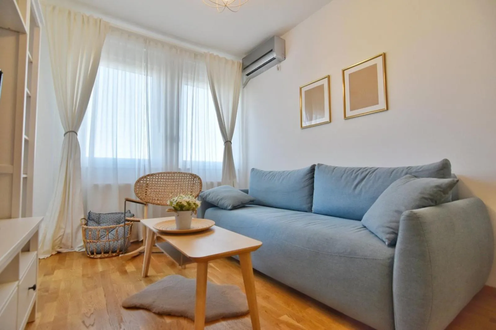 Regina Apartments with free parking