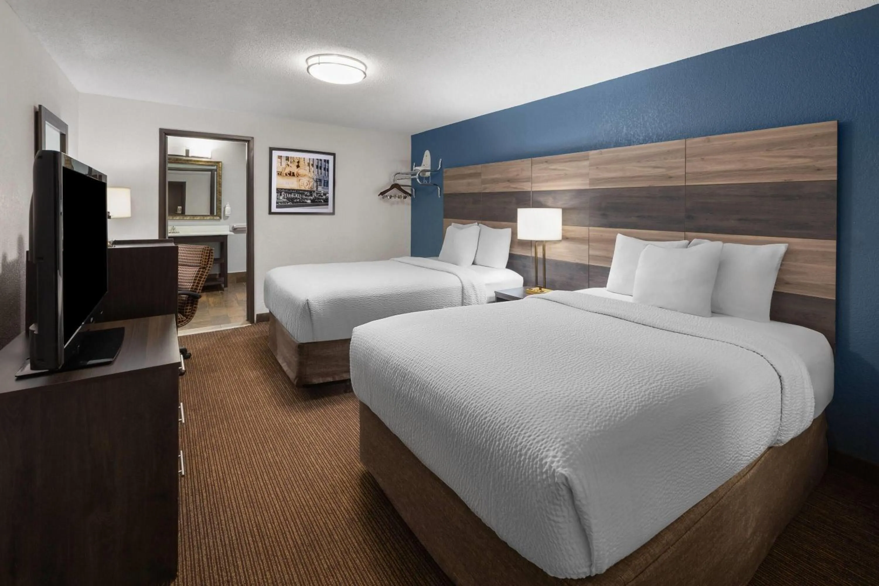 Photo of the whole room, Bed in Baymont by Wyndham Downtown Detroit
