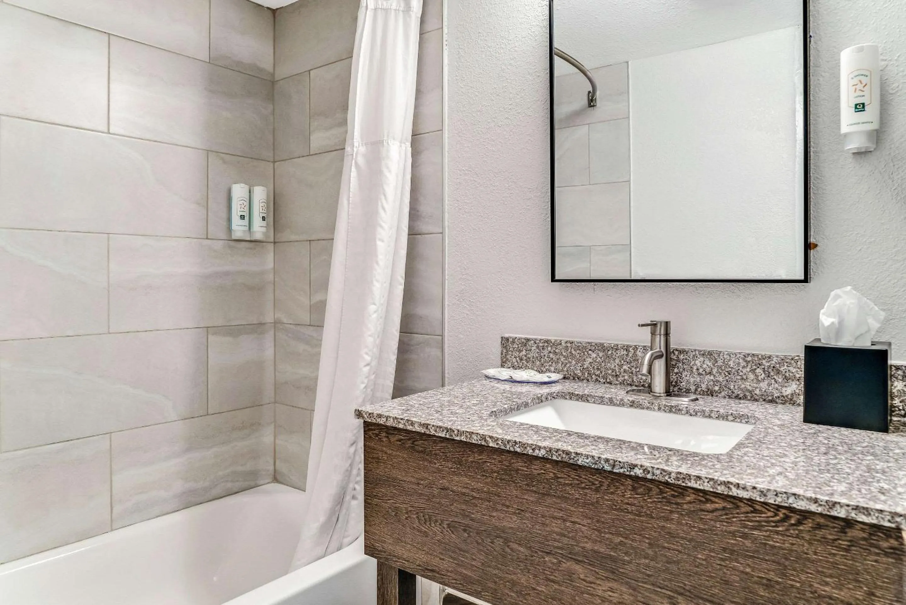 Bedroom in Quality Inn Detroit Downtown