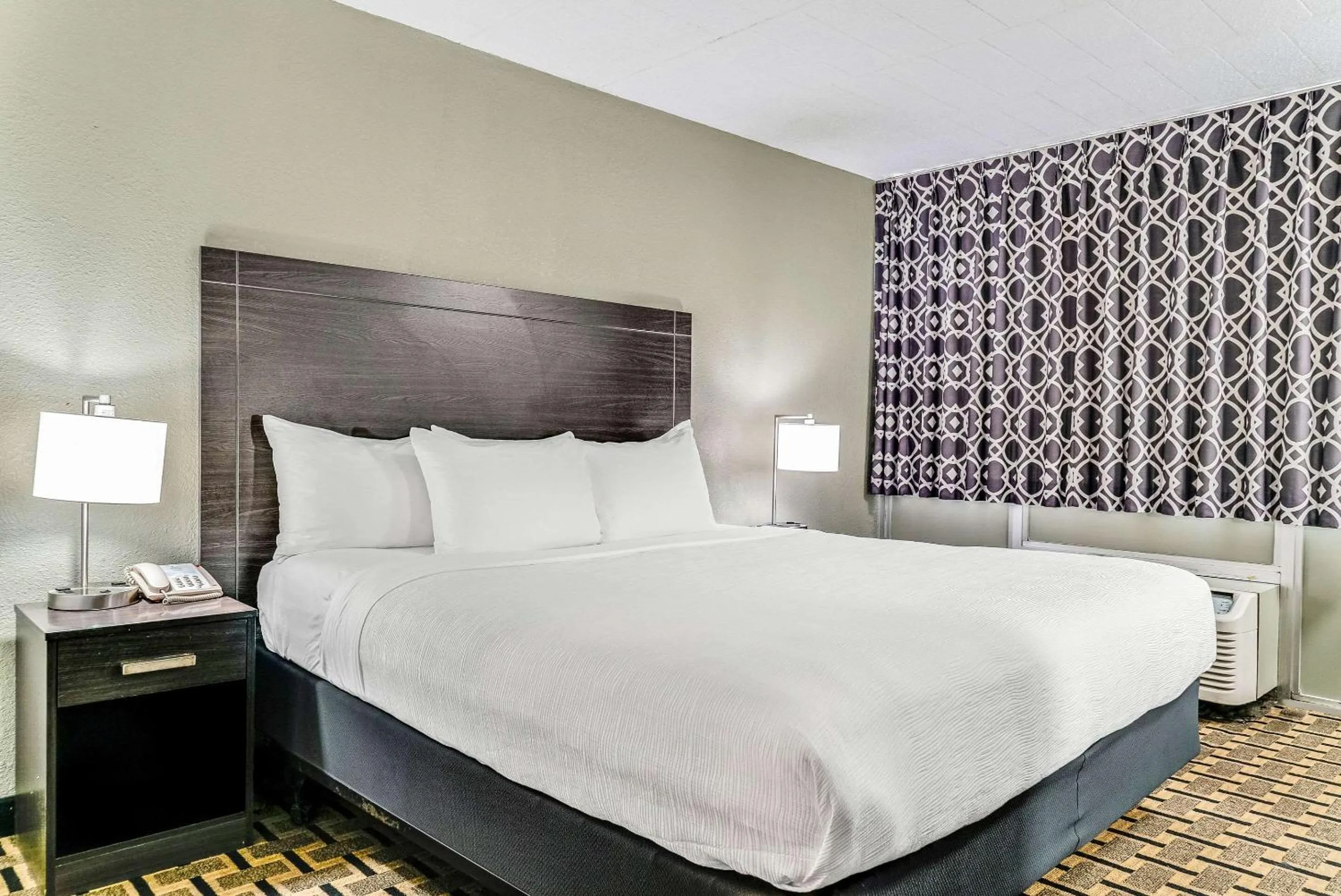 Bedroom, Bed in Quality Inn Detroit Downtown