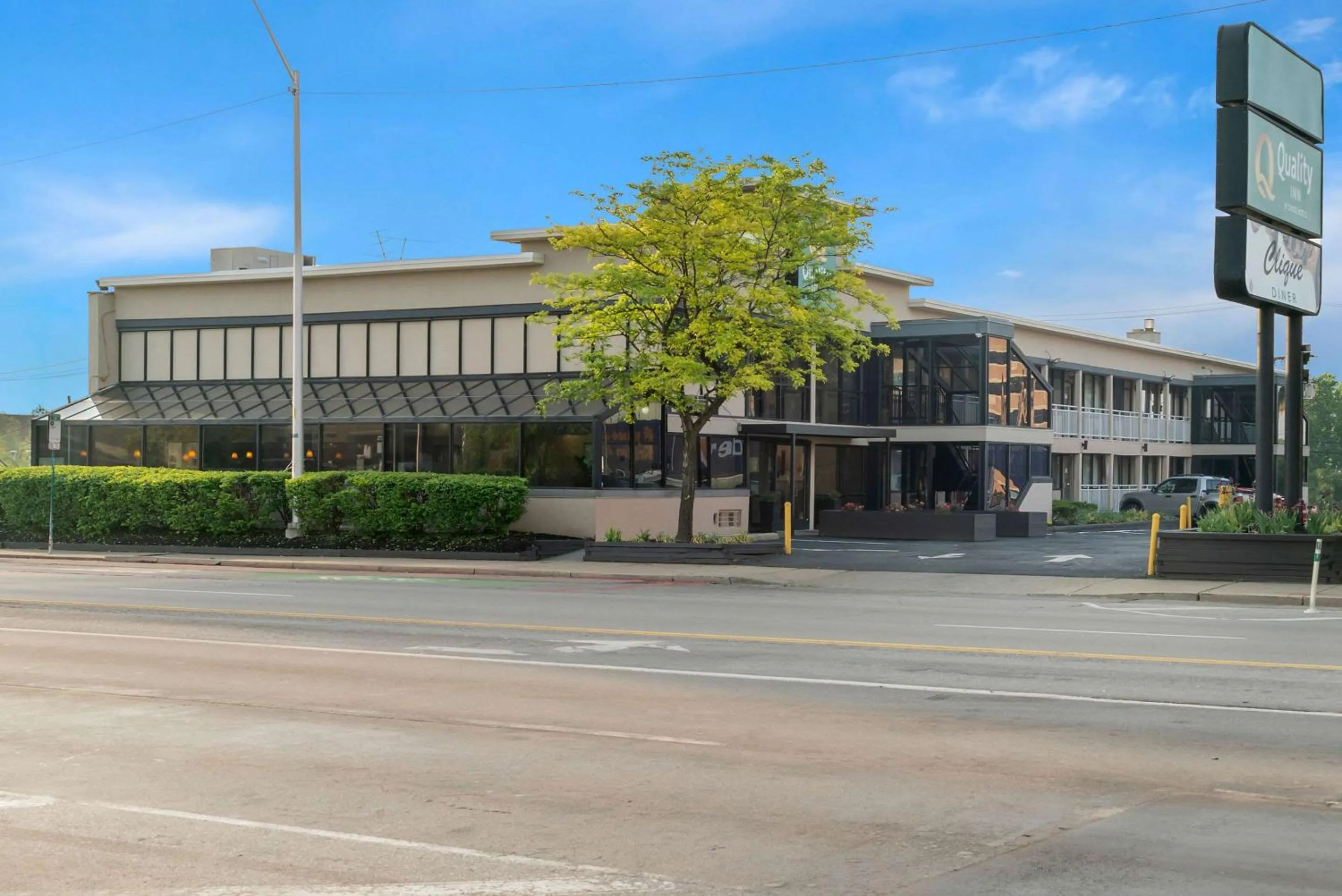 Property building in Quality Inn Detroit Downtown