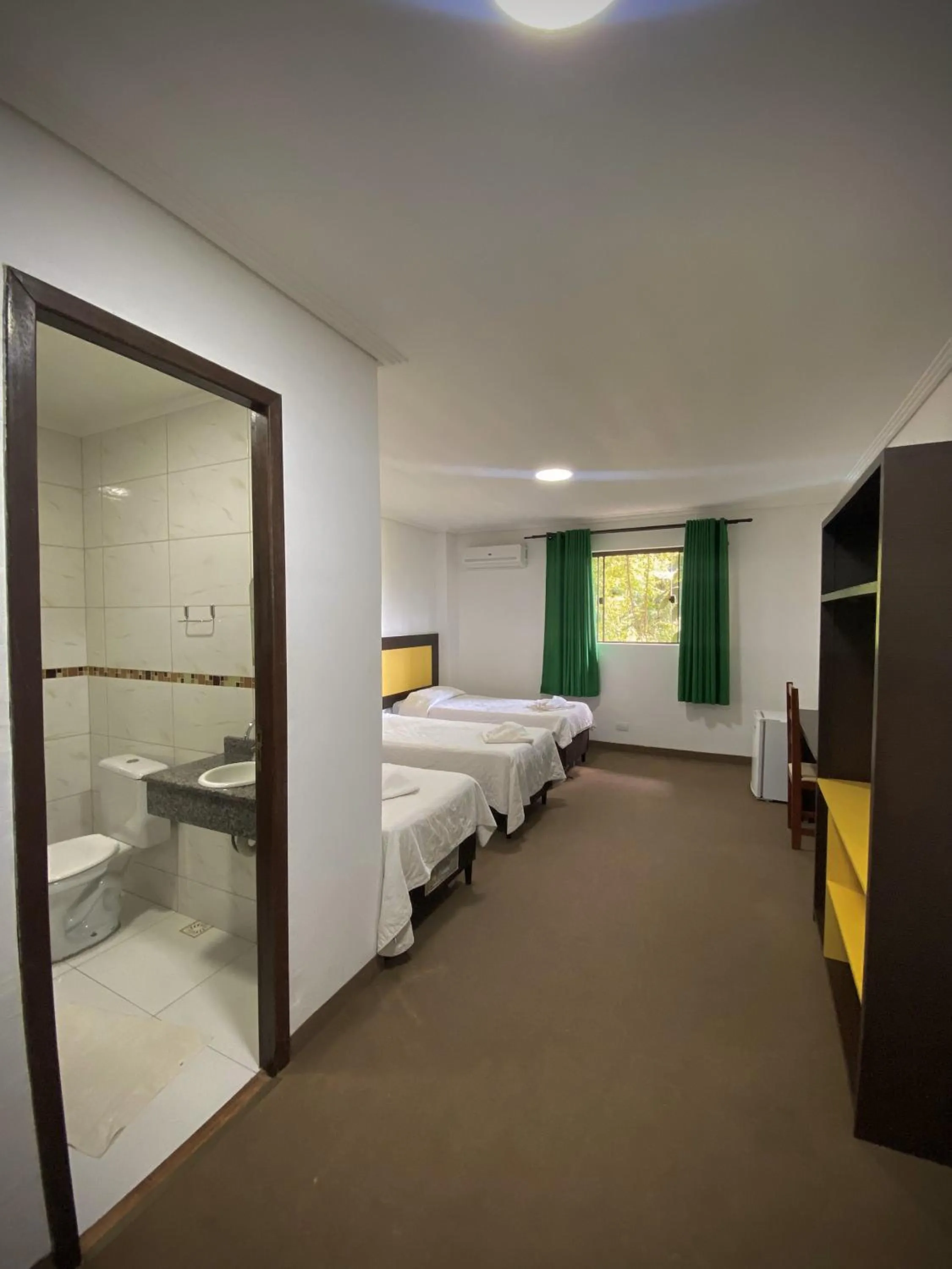 microwave in Hotel Castelo Branco