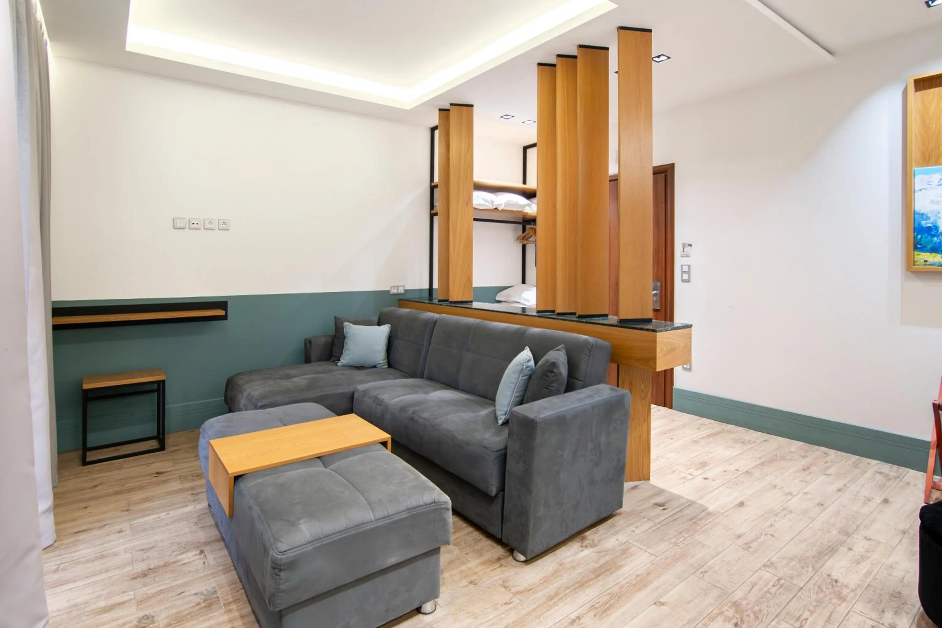 Seating area in Thalassa Apart Hotel