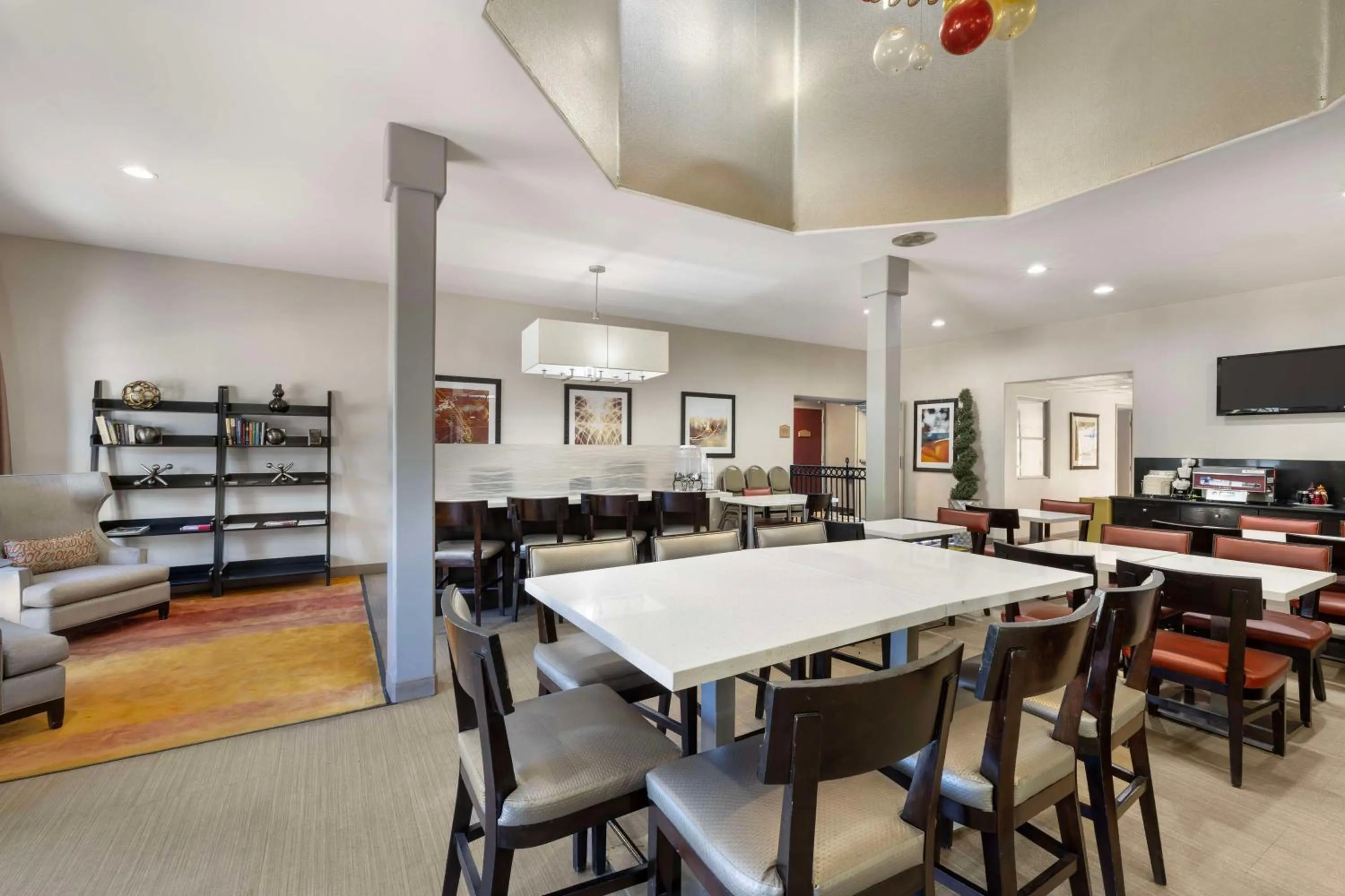 Breakfast in Best Western Royal Palace Inn & Suites