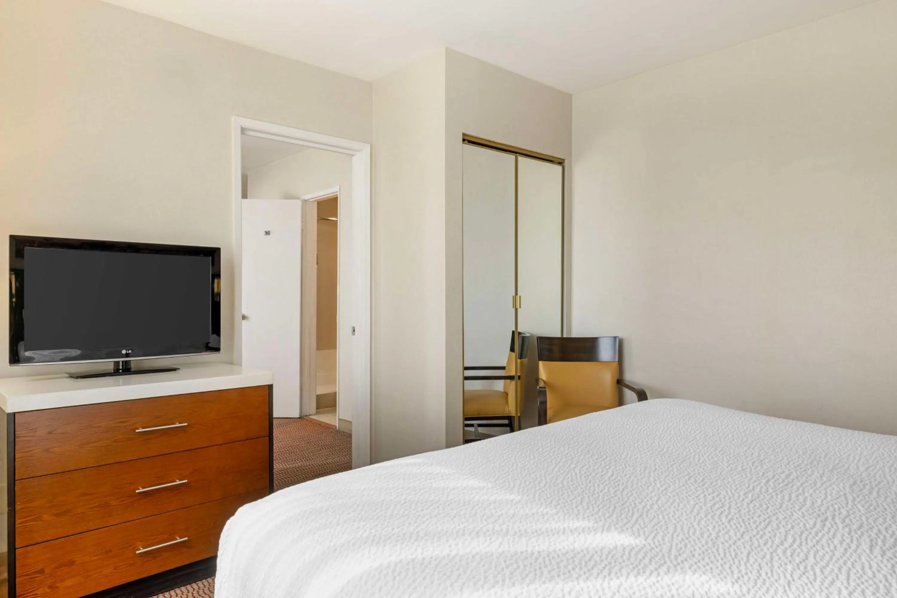 Photo of the whole room, Bed in Best Western Royal Palace Inn & Suites