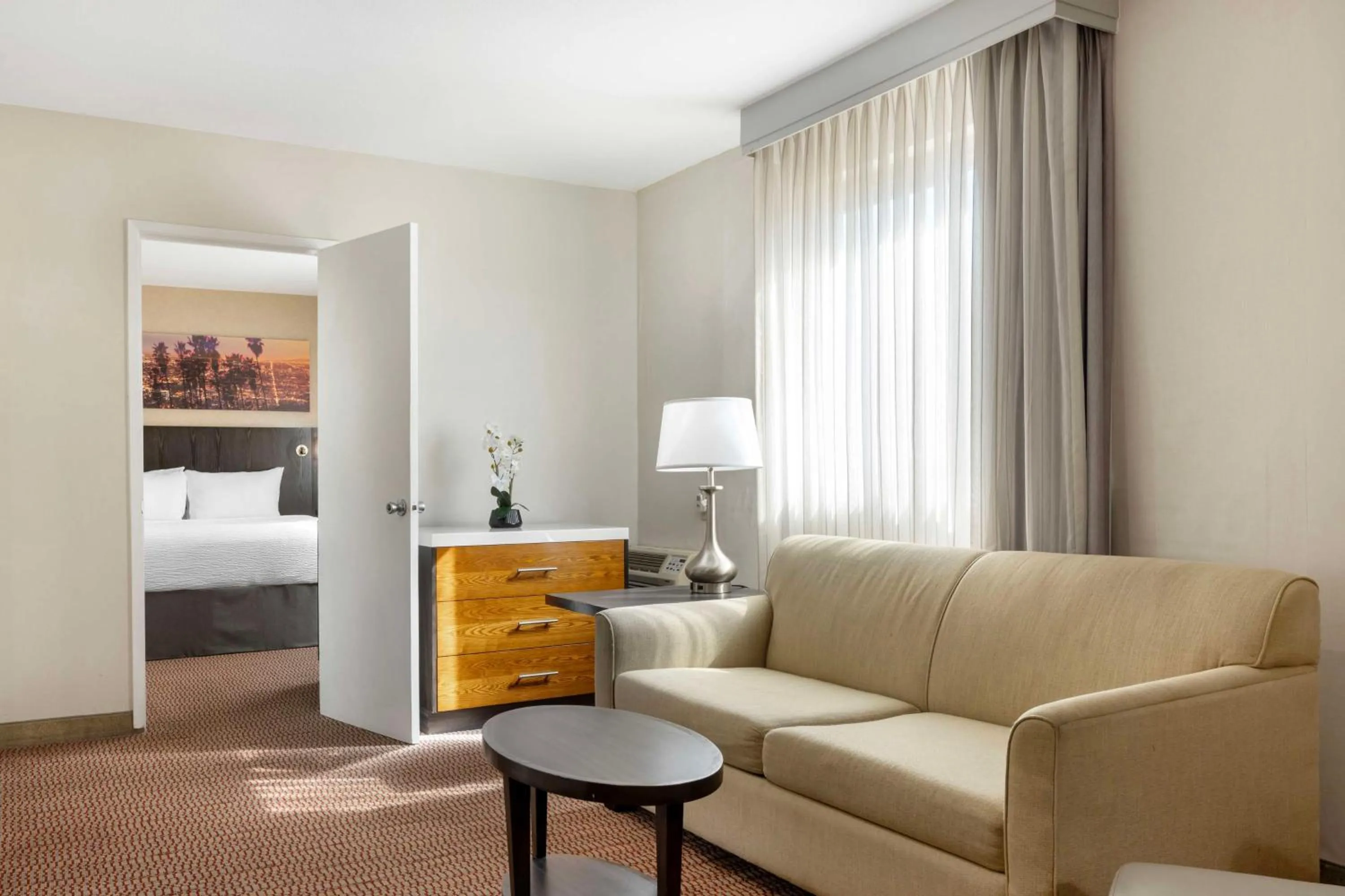 Photo of the whole room, Bed in Best Western Royal Palace Inn & Suites