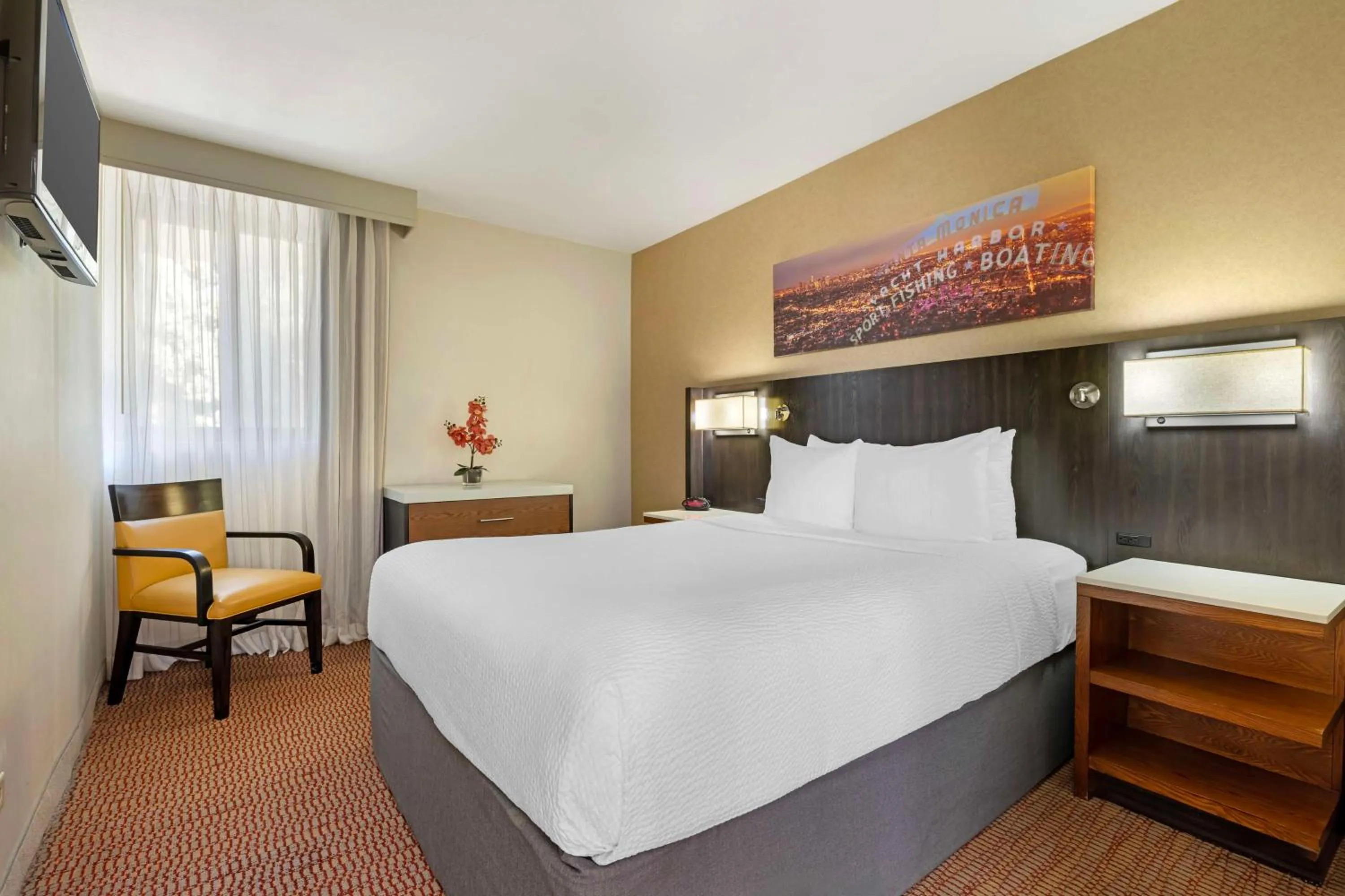 Photo of the whole room, Bed in Best Western Royal Palace Inn & Suites