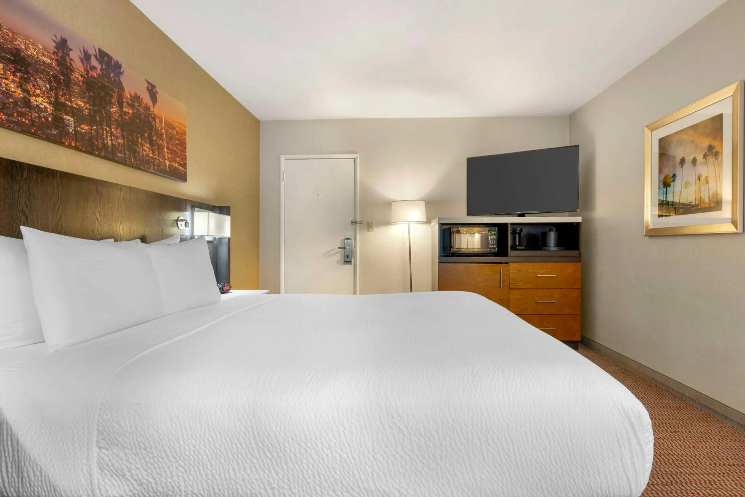 Bedroom, Bed in Best Western Royal Palace Inn & Suites