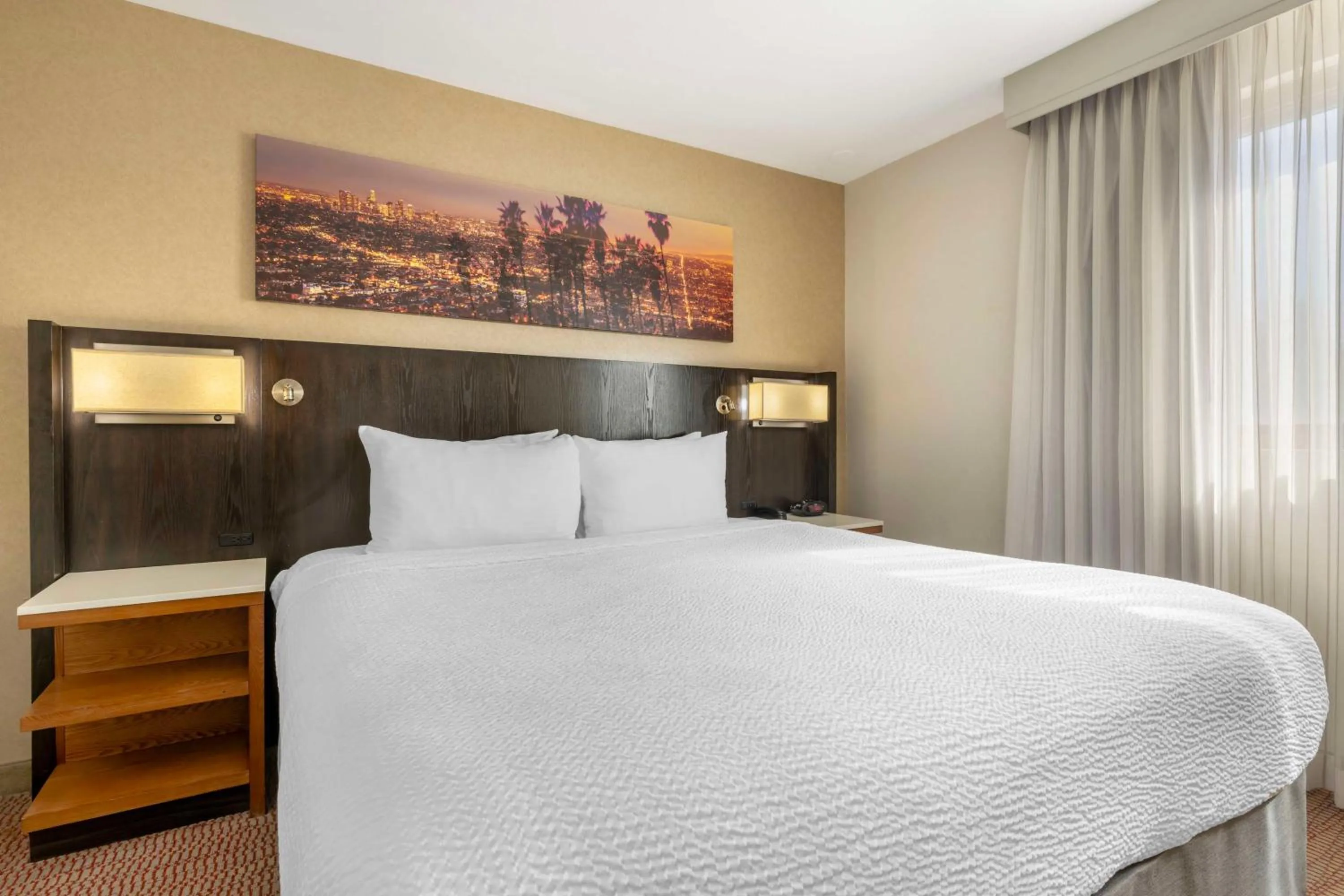 Photo of the whole room, Bed in Best Western Royal Palace Inn & Suites