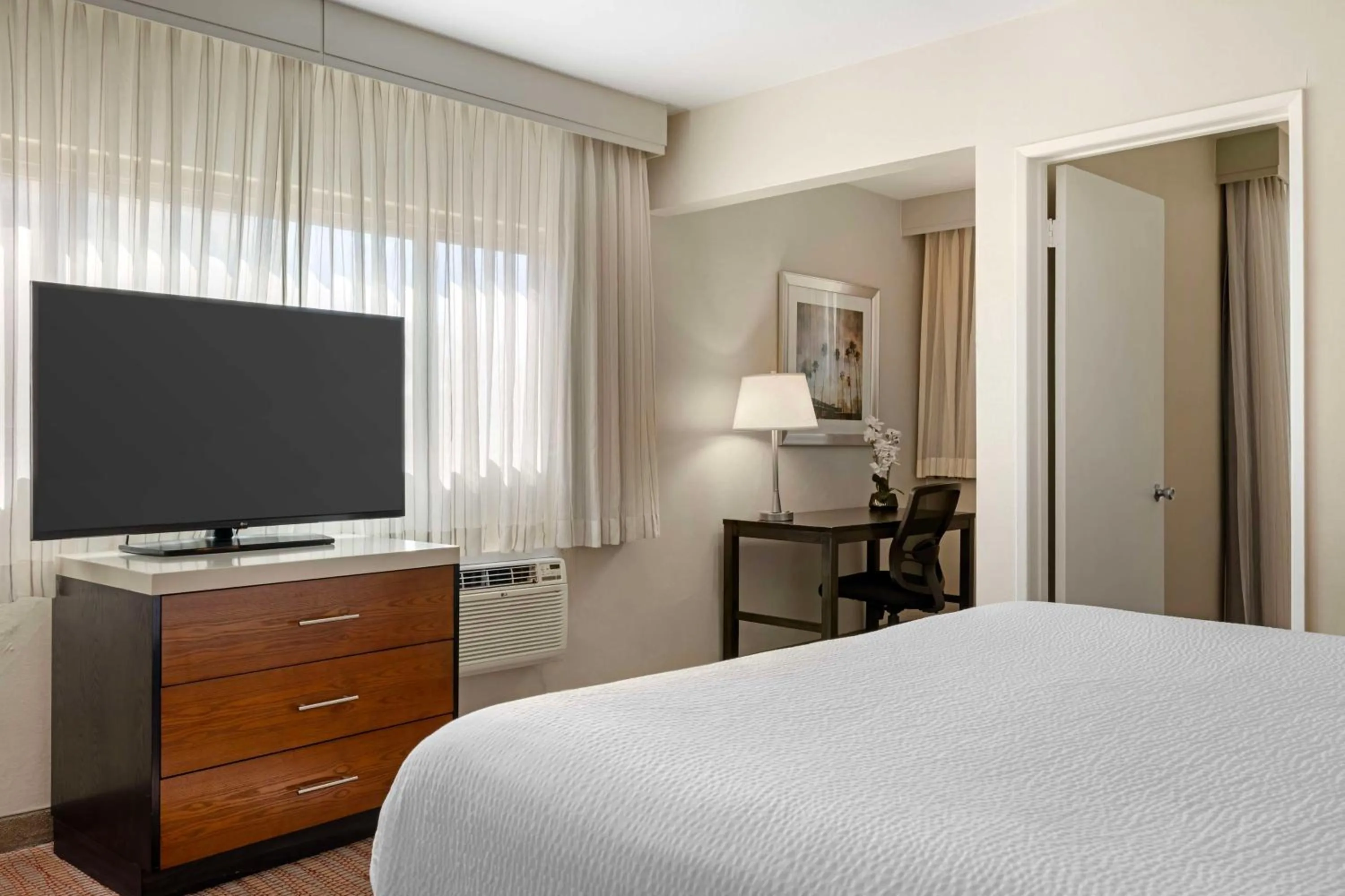 Bedroom, Bed in Best Western Royal Palace Inn & Suites