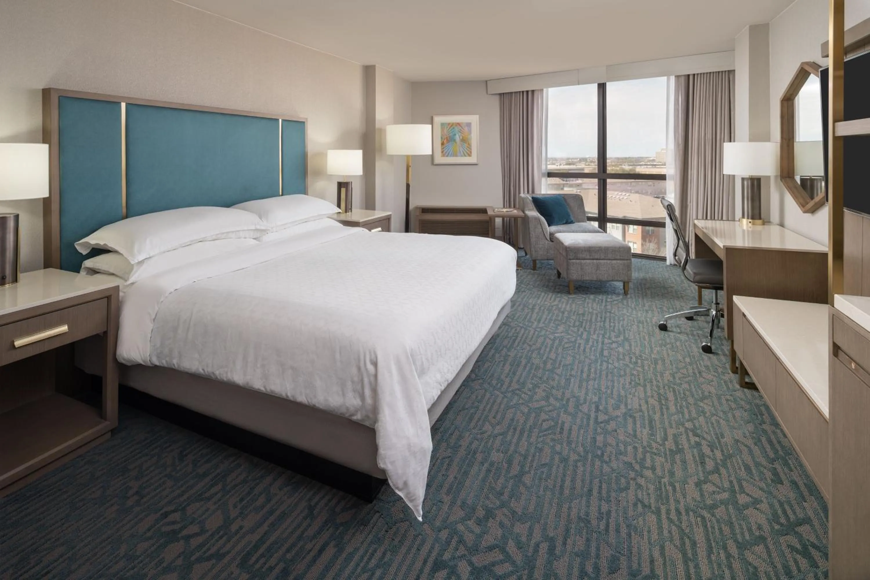 Photo of the whole room, Bed in Sheraton Dallas Hotel by the Galleria