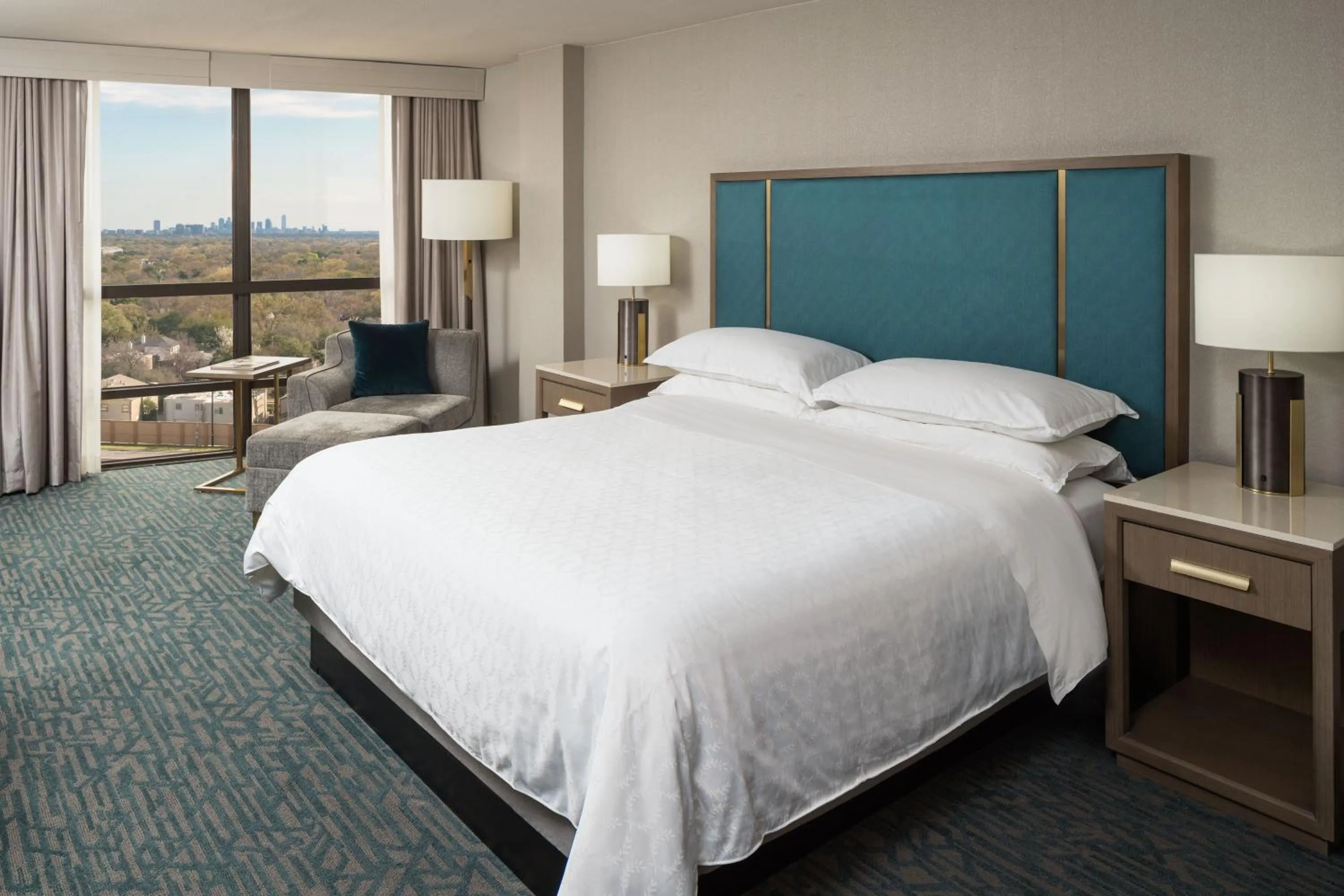 Photo of the whole room, Bed in Sheraton Dallas Hotel by the Galleria