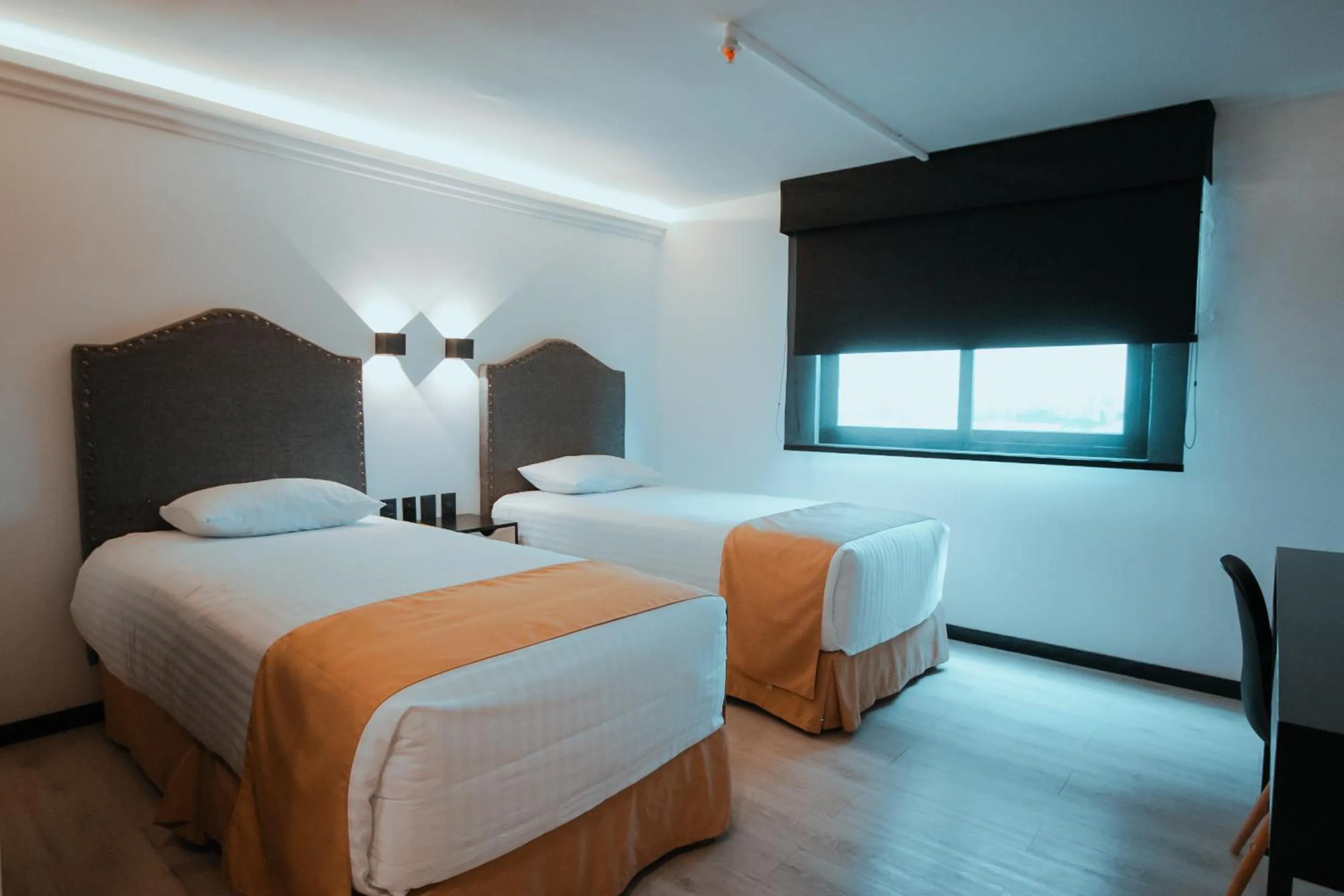 Twin Room with City View in Hotel Tamara