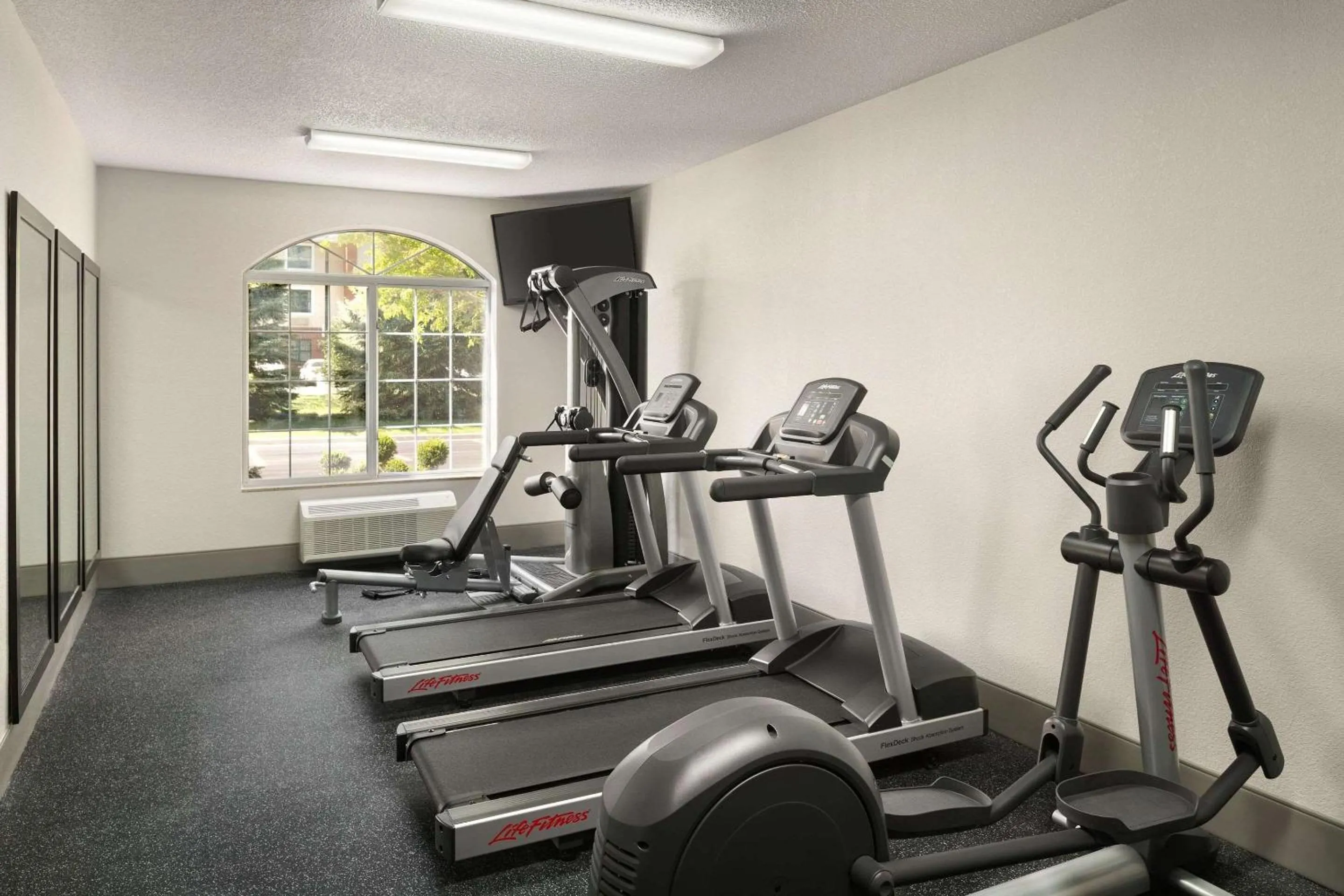 Fitness centre/facilities in Country Inn & Suites by Radisson, Novi, MI