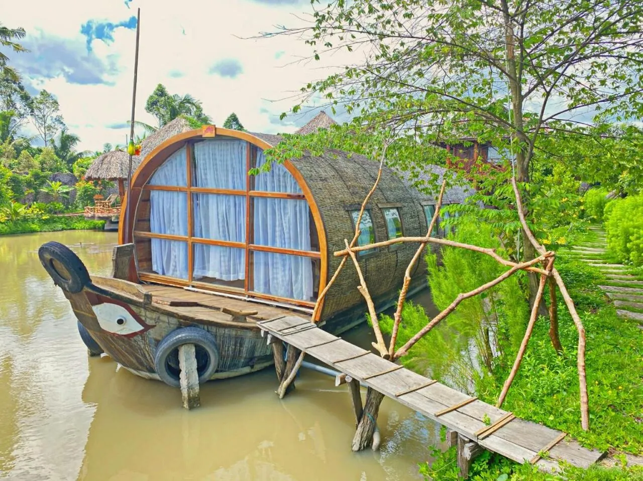 MEKONG SILT ECOLODGE
