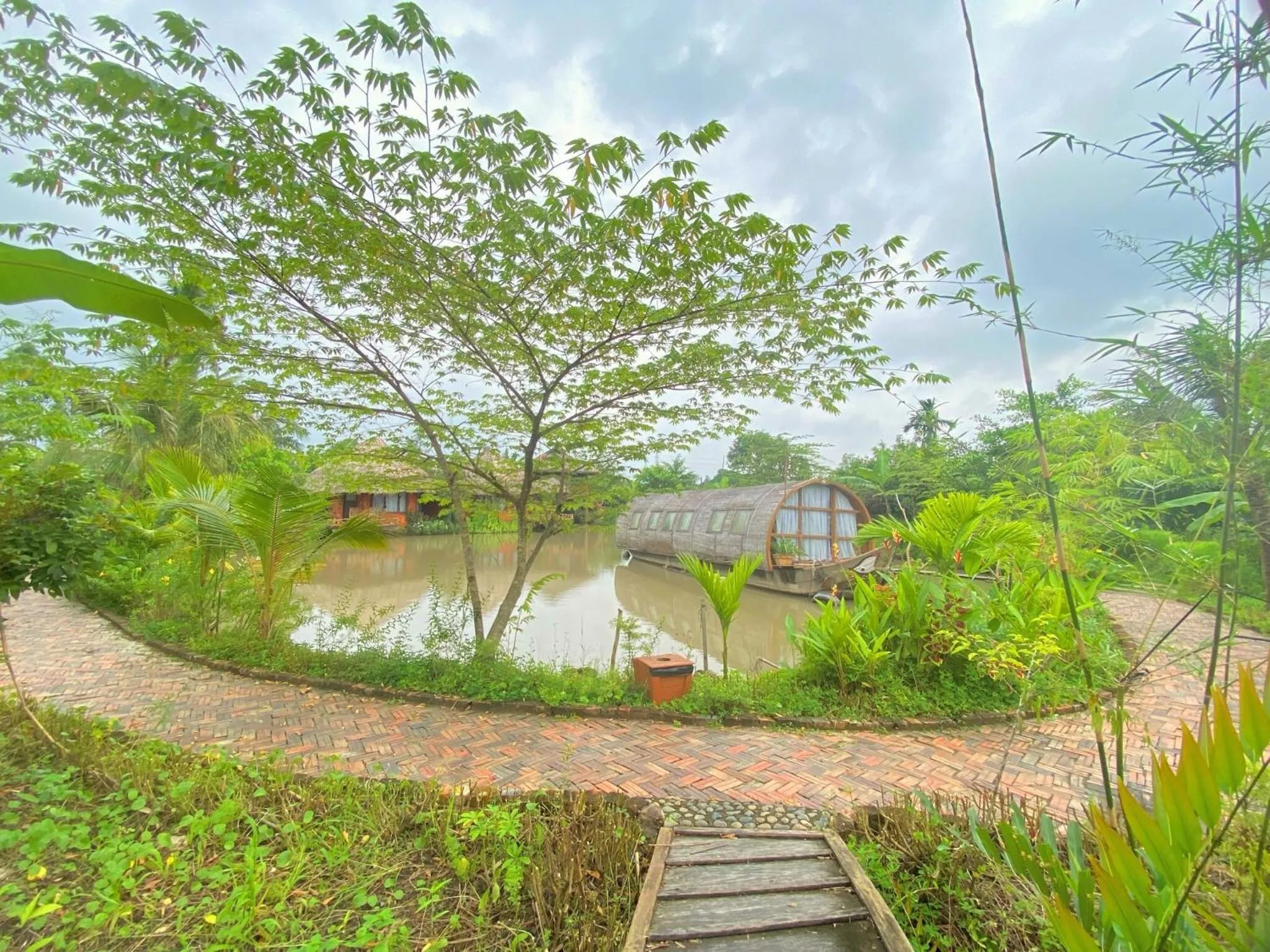 MEKONG SILT ECOLODGE